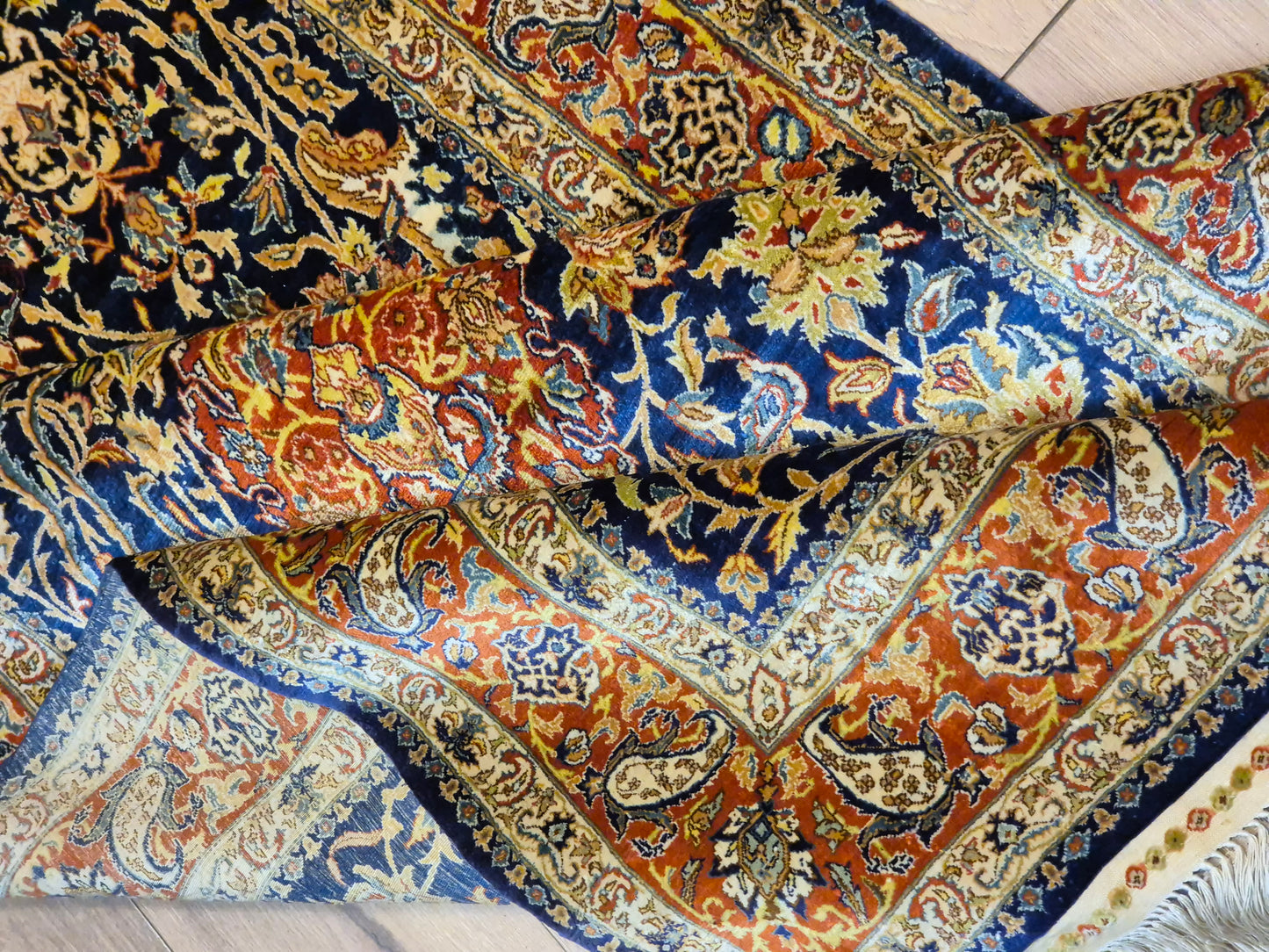 Hereke Teppich – Seide auf Seide, florales Muster, feine Knüpfung