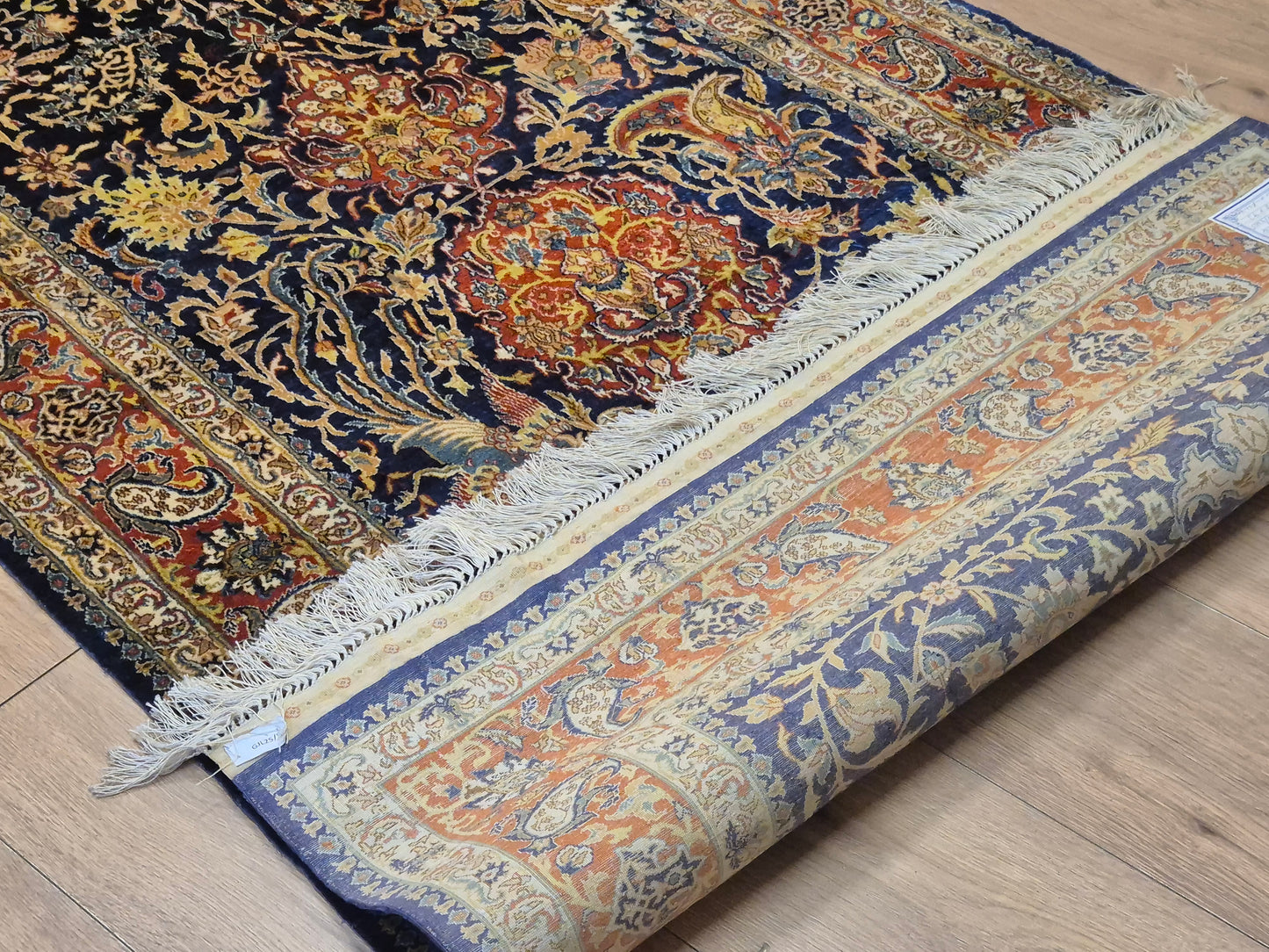 Hereke Teppich – Seide auf Seide, florales Muster, feine Knüpfung