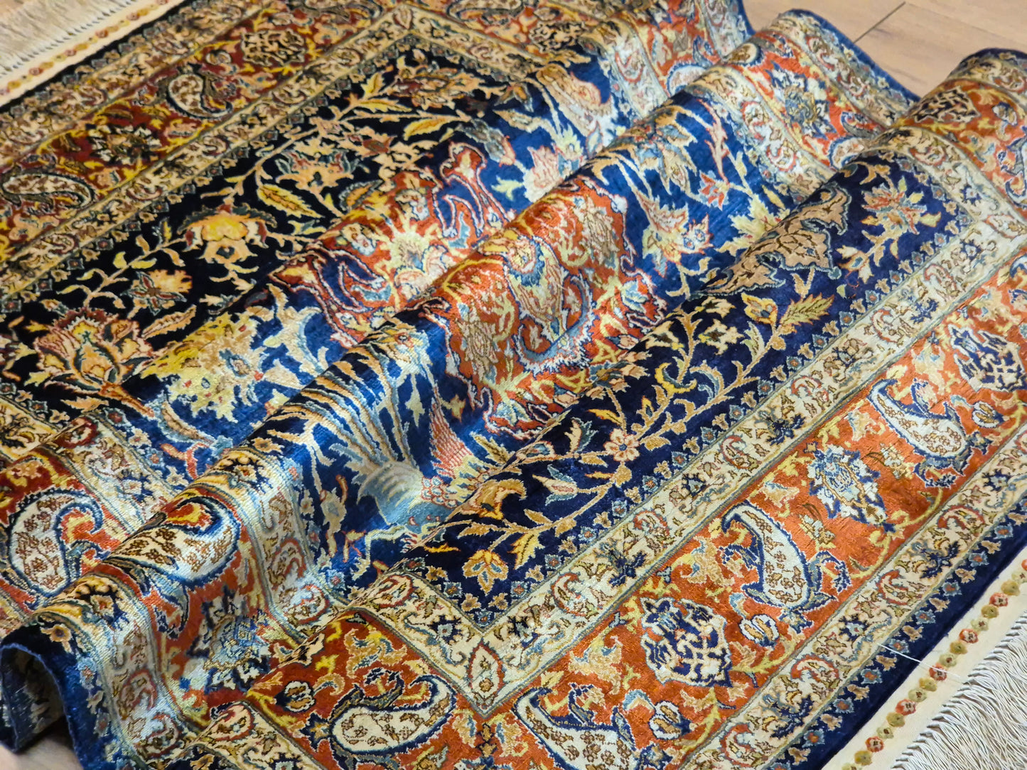 Hereke Teppich – Seide auf Seide, florales Muster, feine Knüpfung