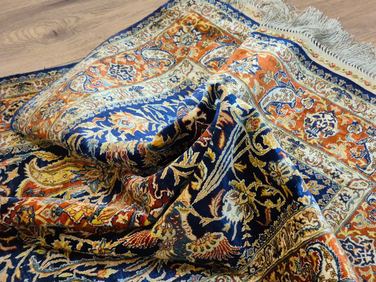 Hereke Teppich – Seide auf Seide, florales Muster, feine Knüpfung