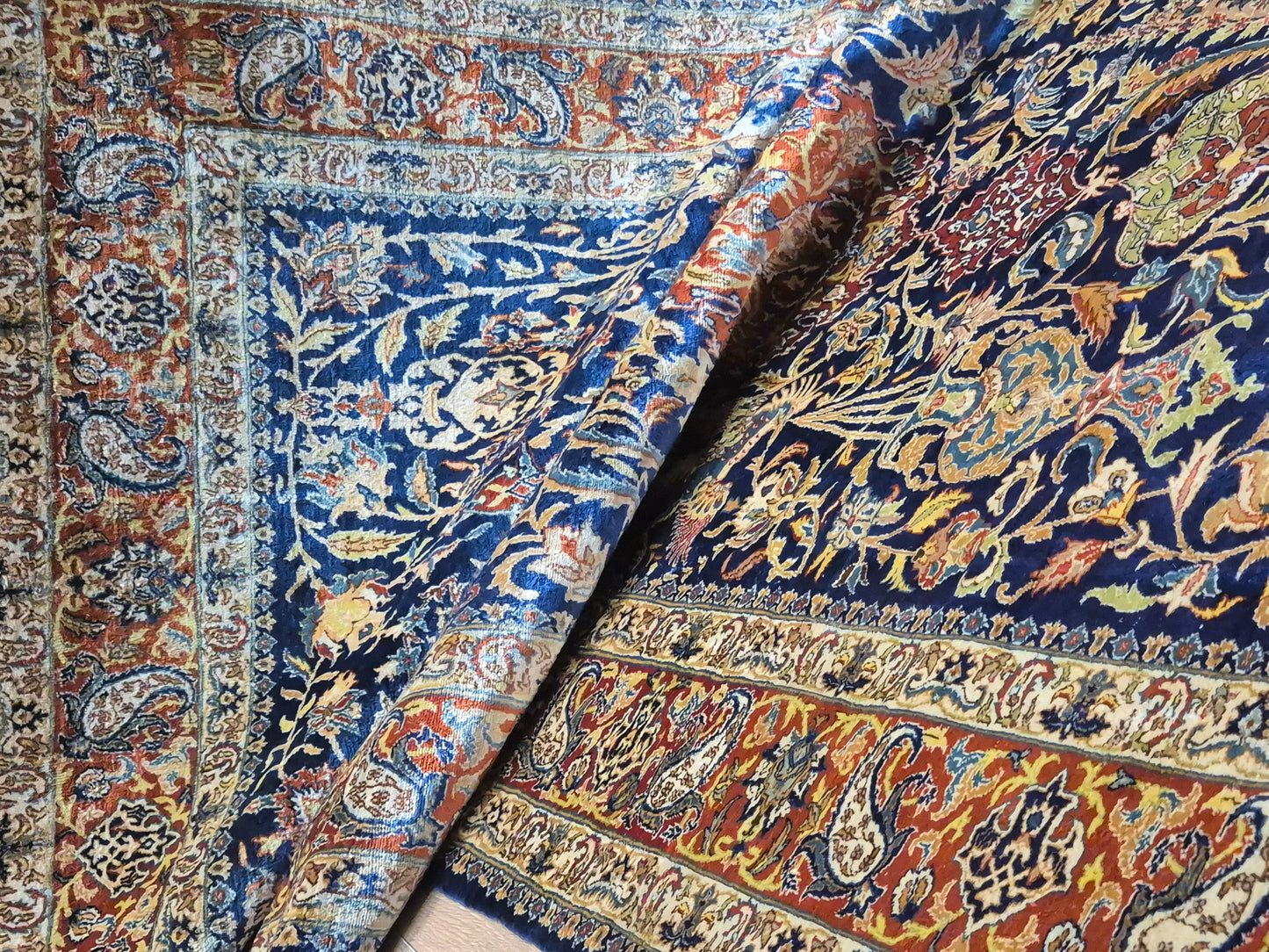 Hereke Teppich – Seide auf Seide, florales Muster, feine Knüpfung