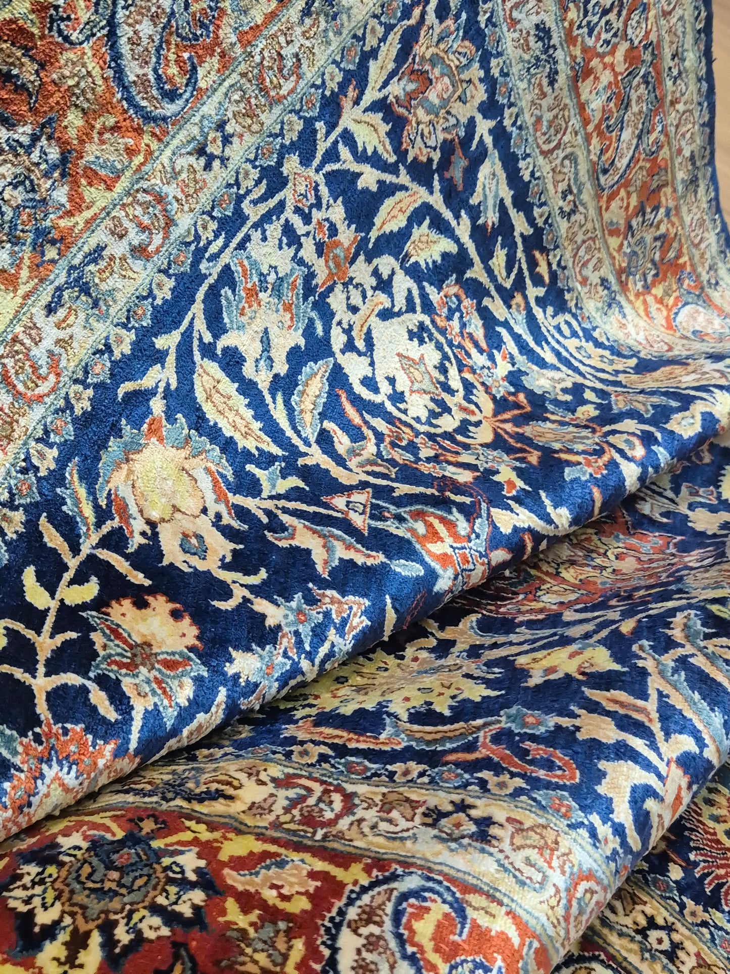 Hereke Teppich – Seide auf Seide, florales Muster, feine Knüpfung