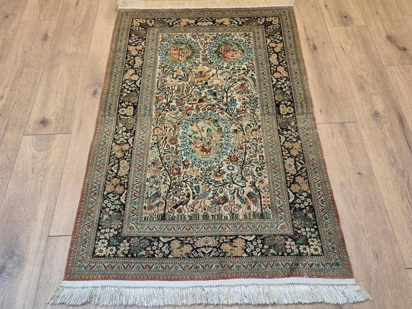 Hereke Teppich Naturseide florales Muster feine Knüpfung