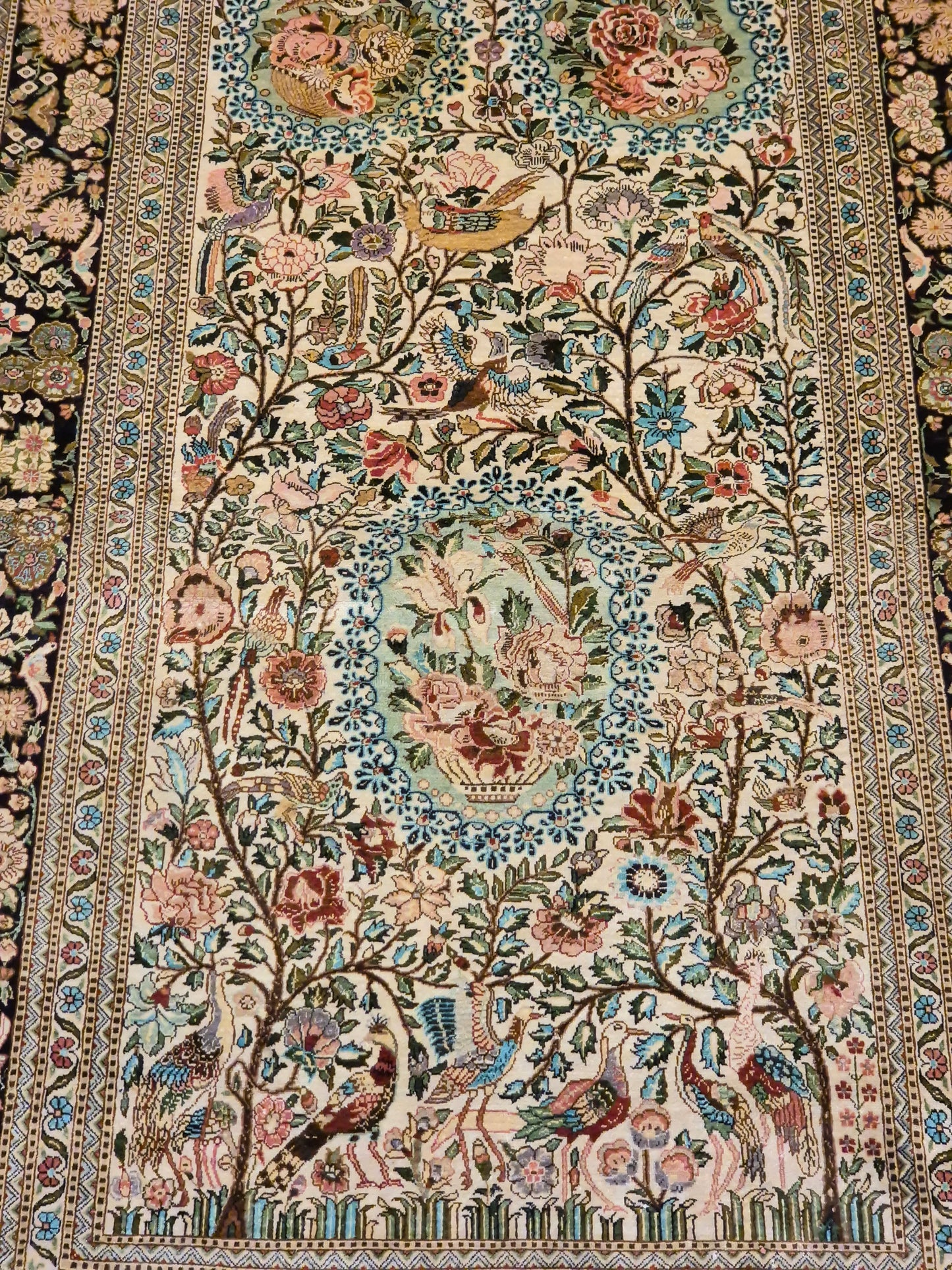 Hereke Teppich Naturseide florales Muster feine Knüpfung