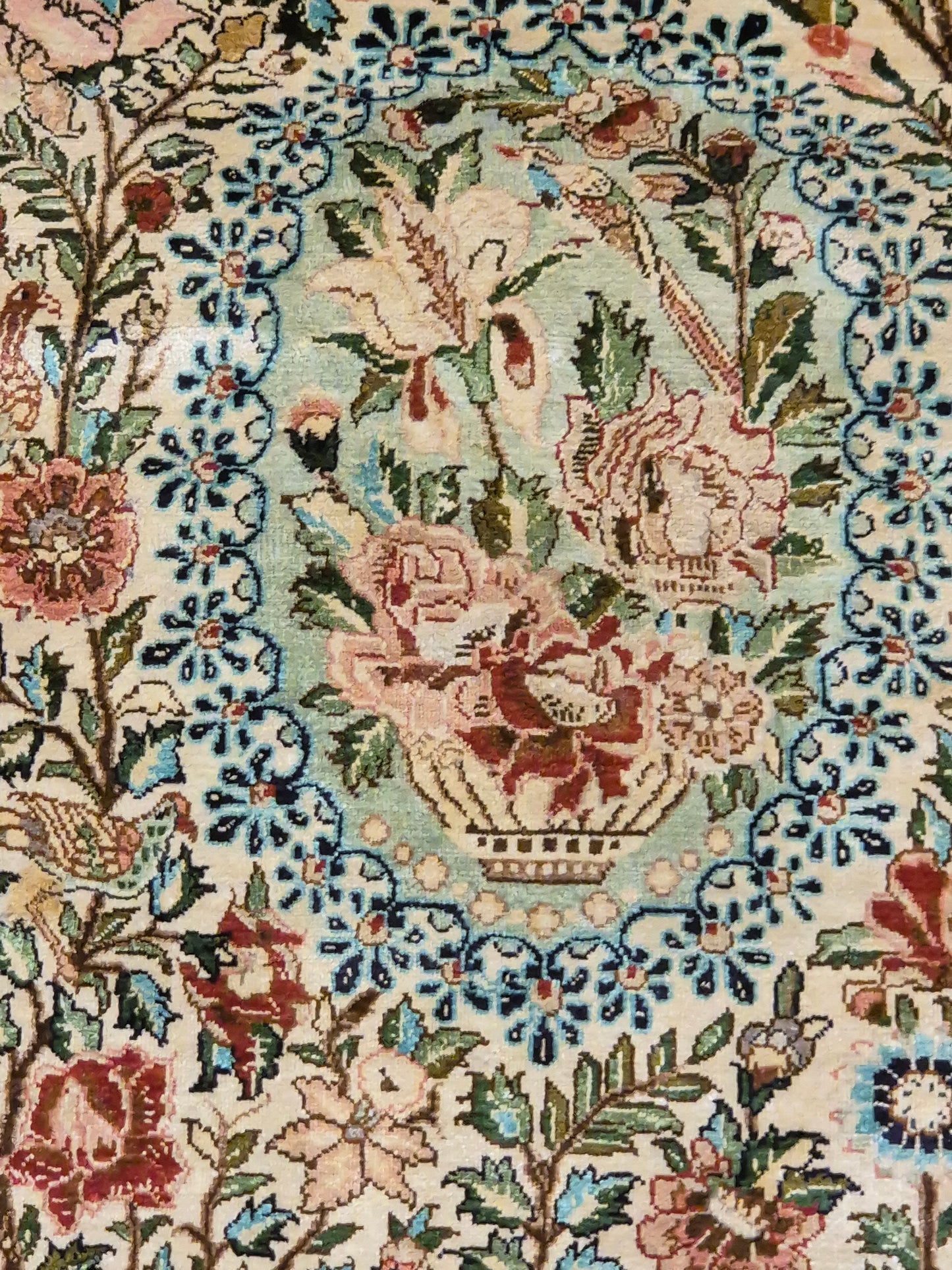 Hereke Teppich Naturseide florales Muster feine Knüpfung