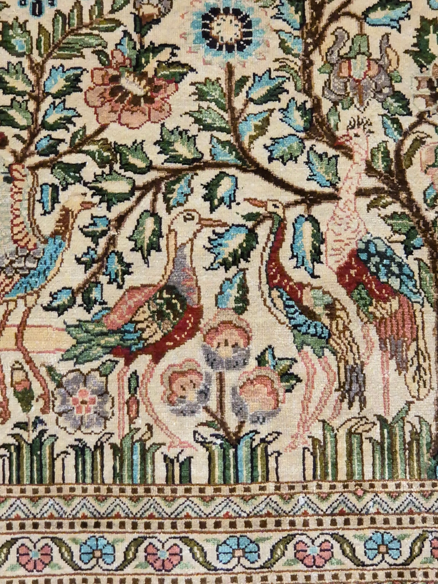 Hereke Teppich Naturseide florales Muster feine Knüpfung