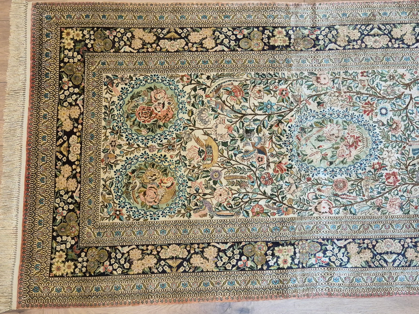 Hereke Teppich Naturseide florales Muster feine Knüpfung