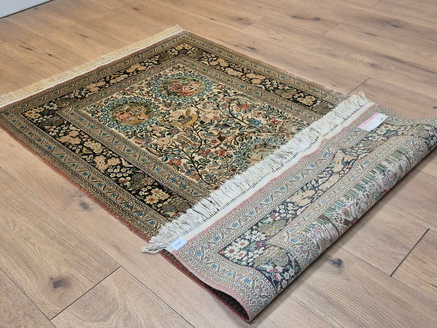 Hereke Teppich Naturseide florales Muster feine Knüpfung