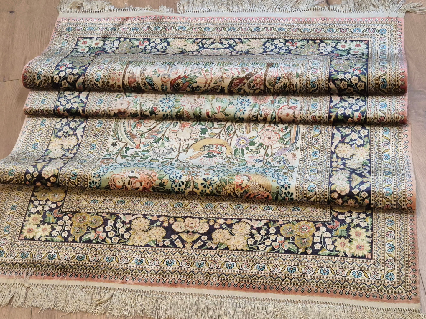 Hereke Teppich Naturseide florales Muster feine Knüpfung