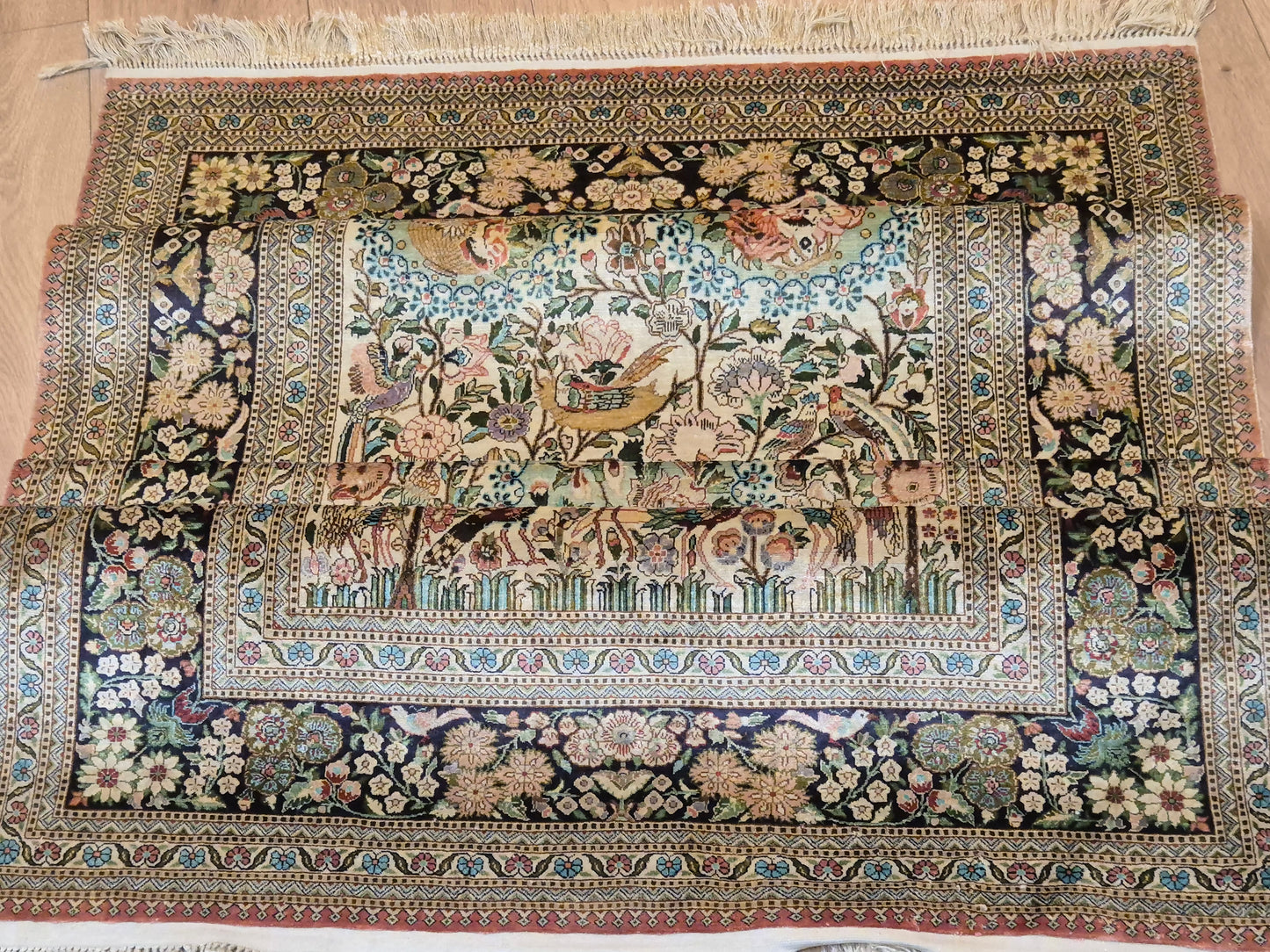 Hereke Teppich Naturseide florales Muster feine Knüpfung