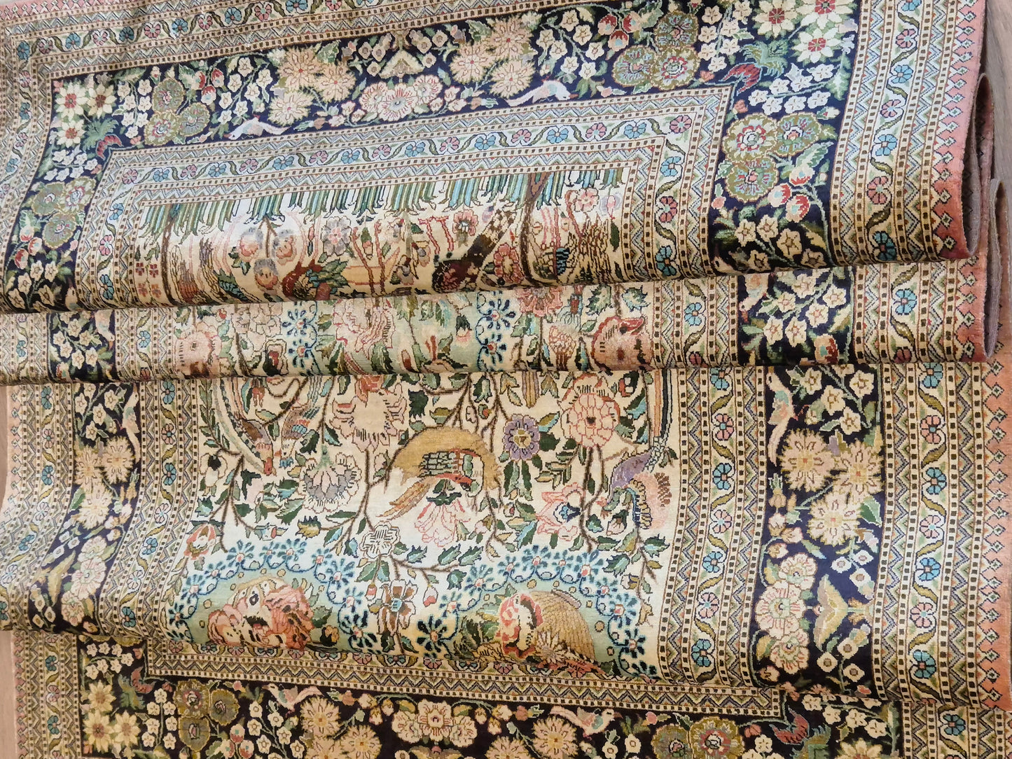 Hereke Teppich Naturseide florales Muster feine Knüpfung