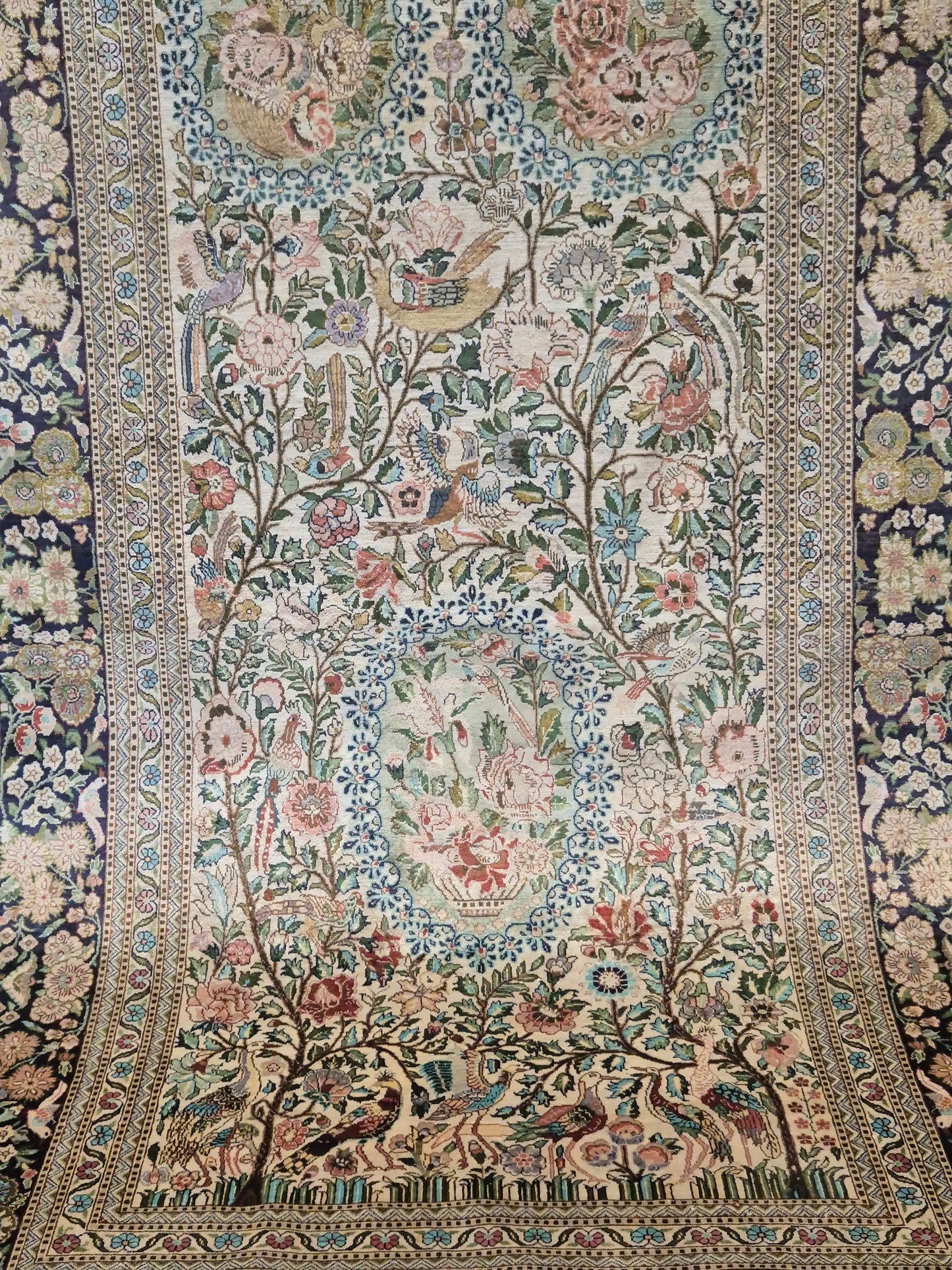 Hereke Teppich Naturseide florales Muster feine Knüpfung