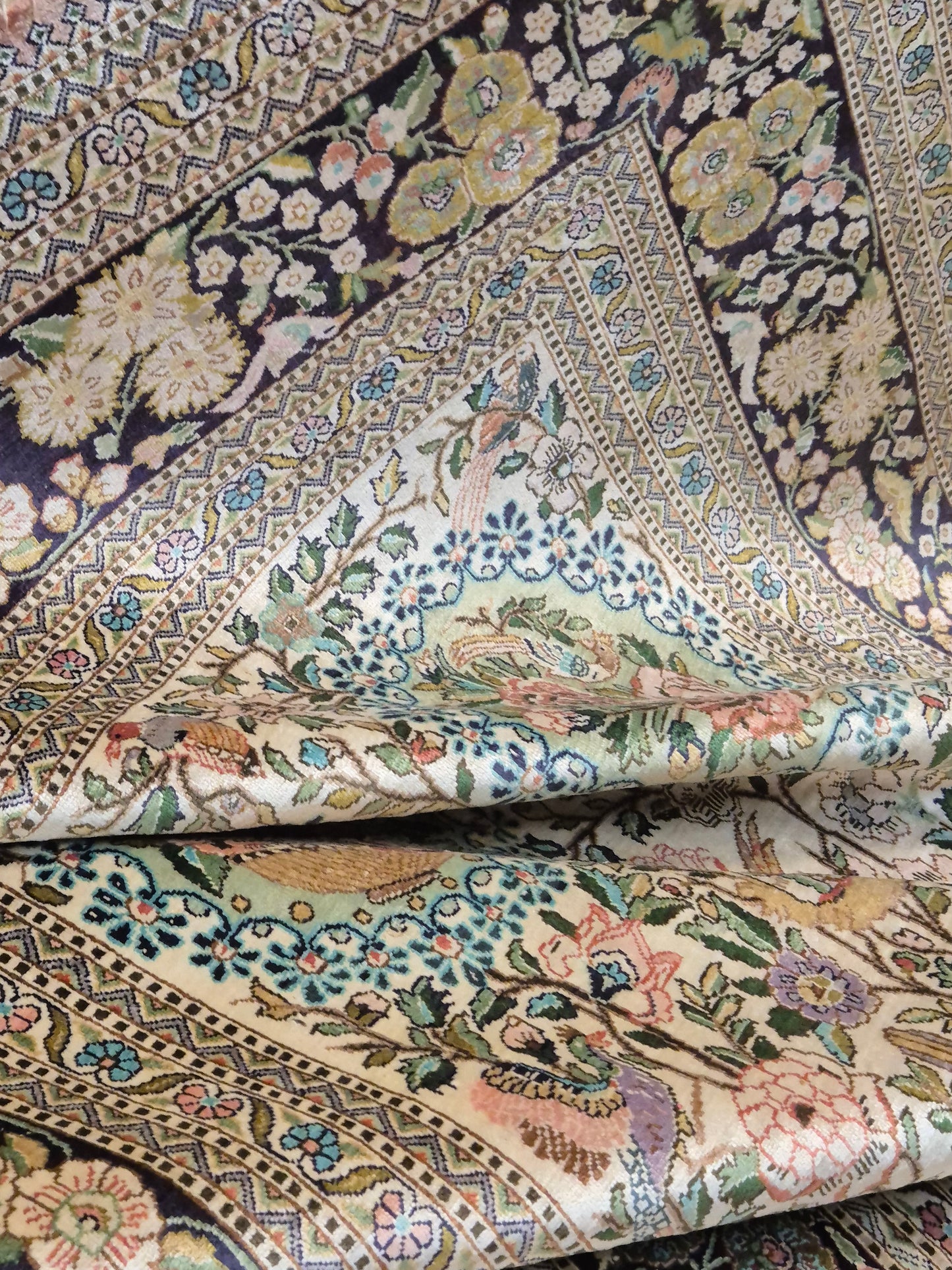 Hereke Teppich Naturseide florales Muster feine Knüpfung