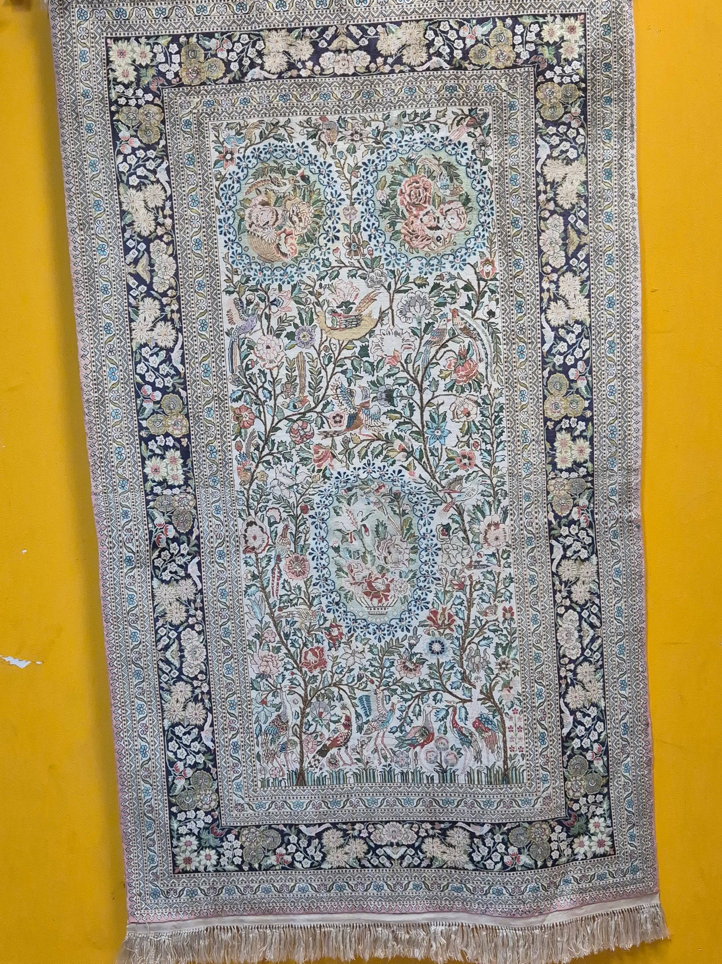 Hereke Teppich Naturseide florales Muster feine Knüpfung