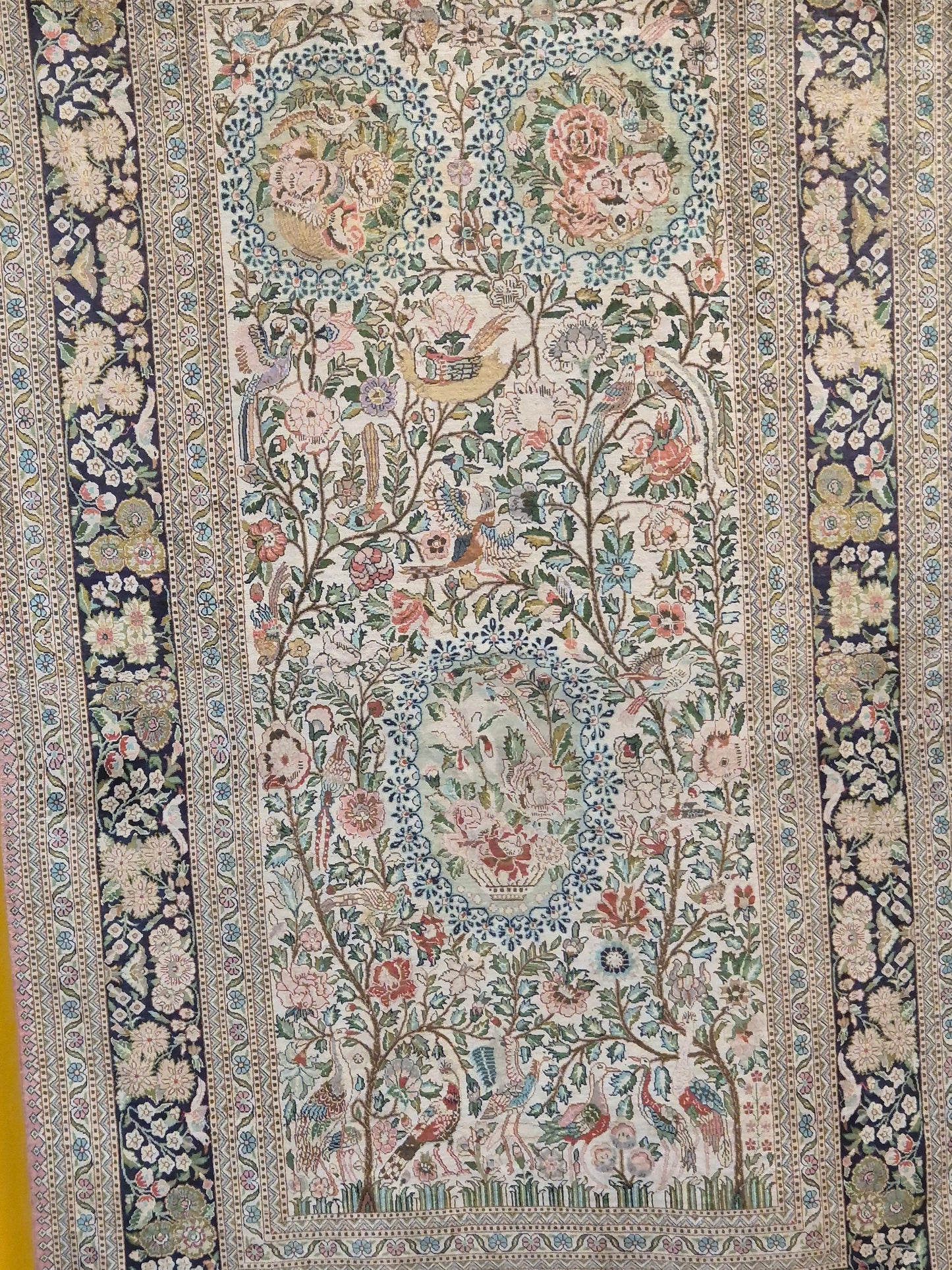 Hereke Teppich Naturseide florales Muster feine Knüpfung