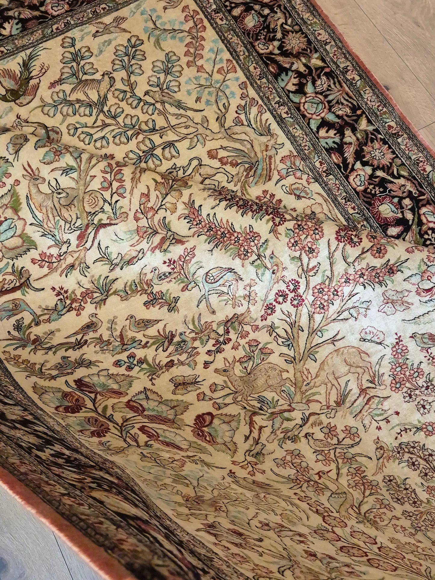 Ghom Teppich – Seide auf Seide, Paradiesgarten-Motiv, feine Knüpfung