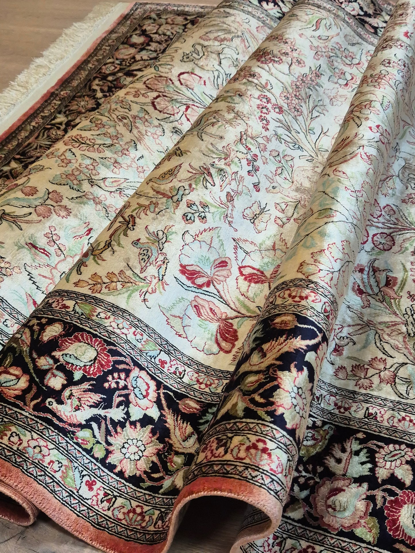 Ghom Teppich – Seide auf Seide, Paradiesgarten-Motiv, feine Knüpfung