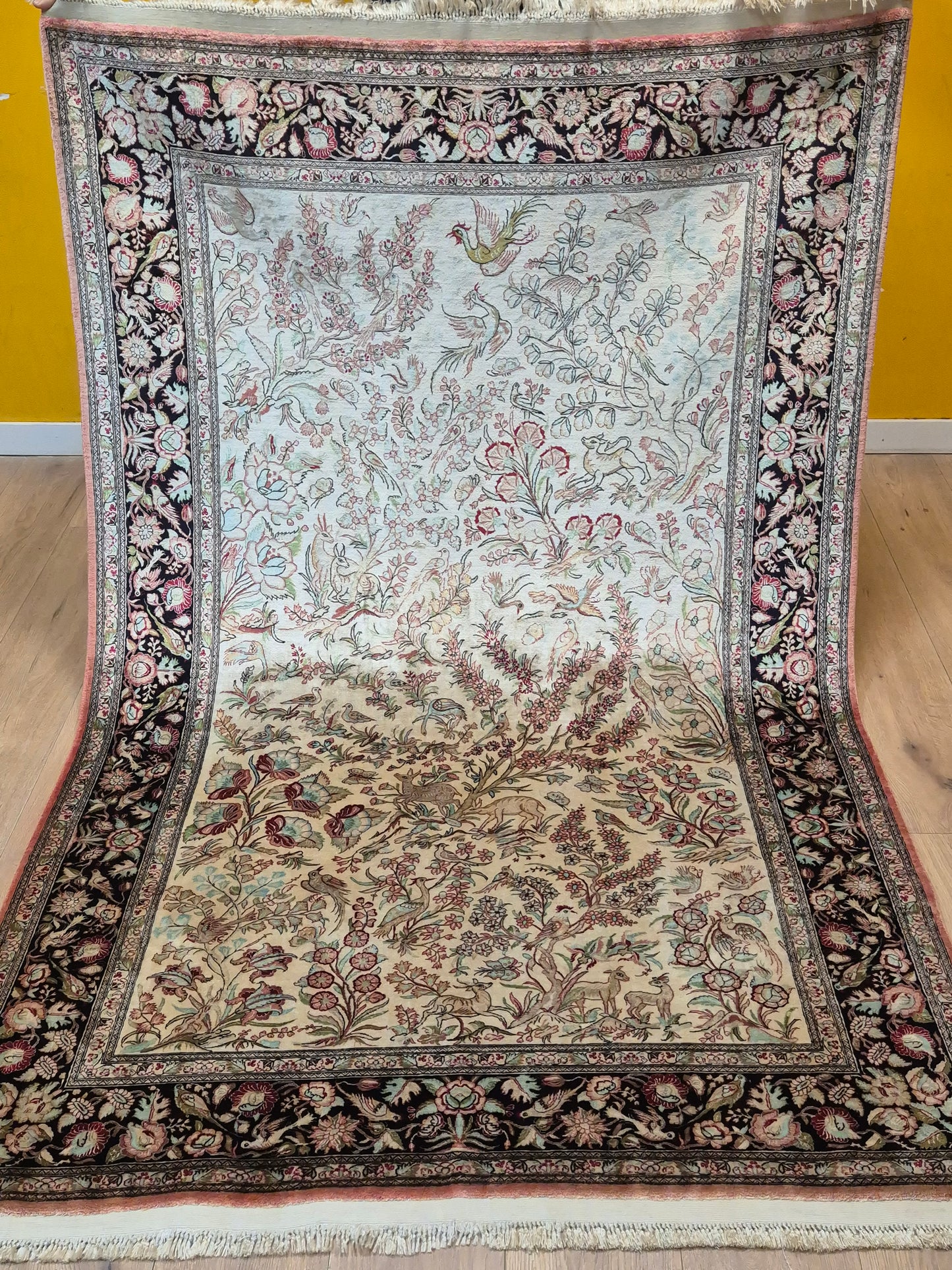 Ghom Teppich – Seide auf Seide, Paradiesgarten-Motiv, feine Knüpfung