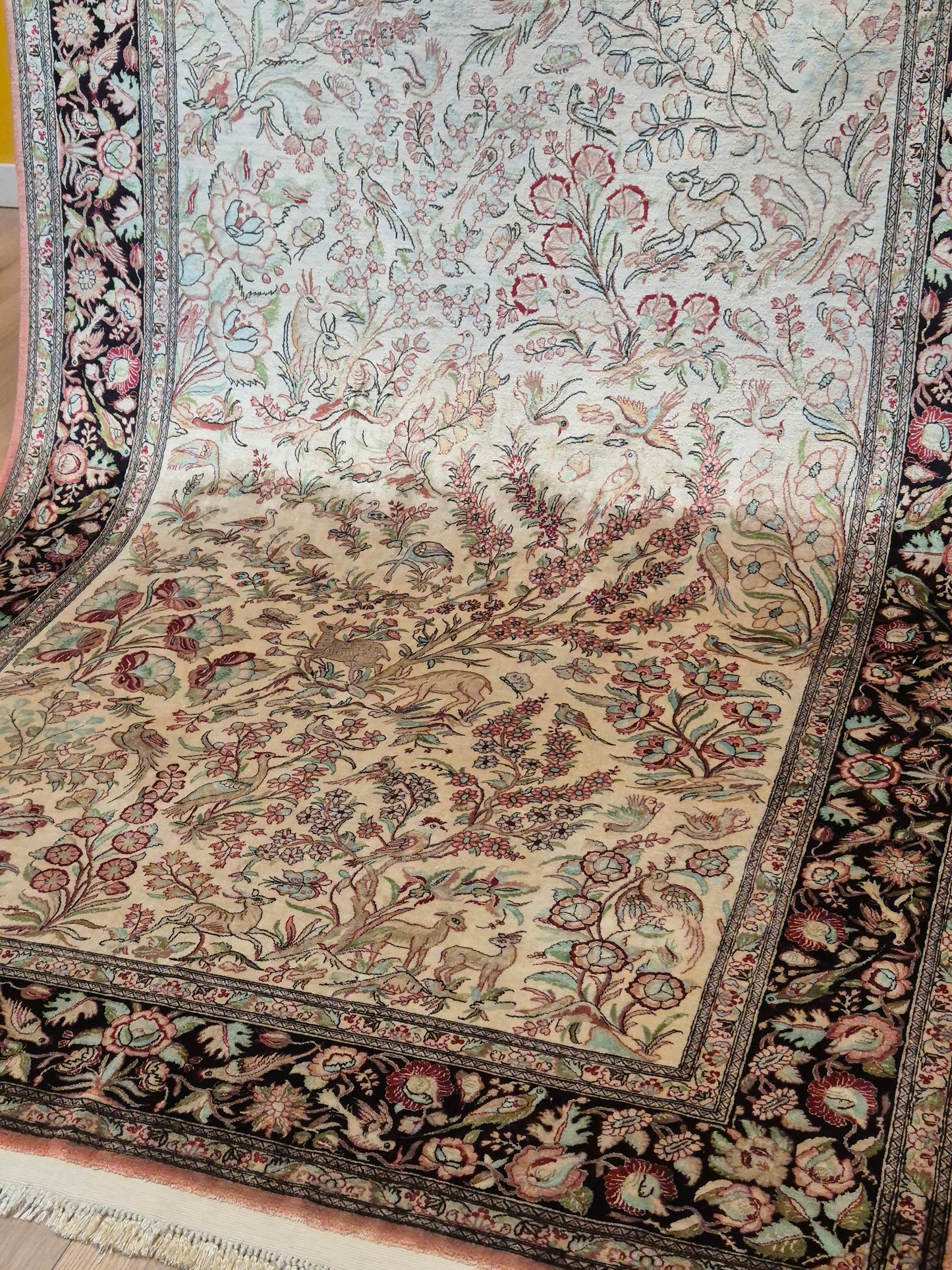 Ghom Teppich – Seide auf Seide, Paradiesgarten-Motiv, feine Knüpfung