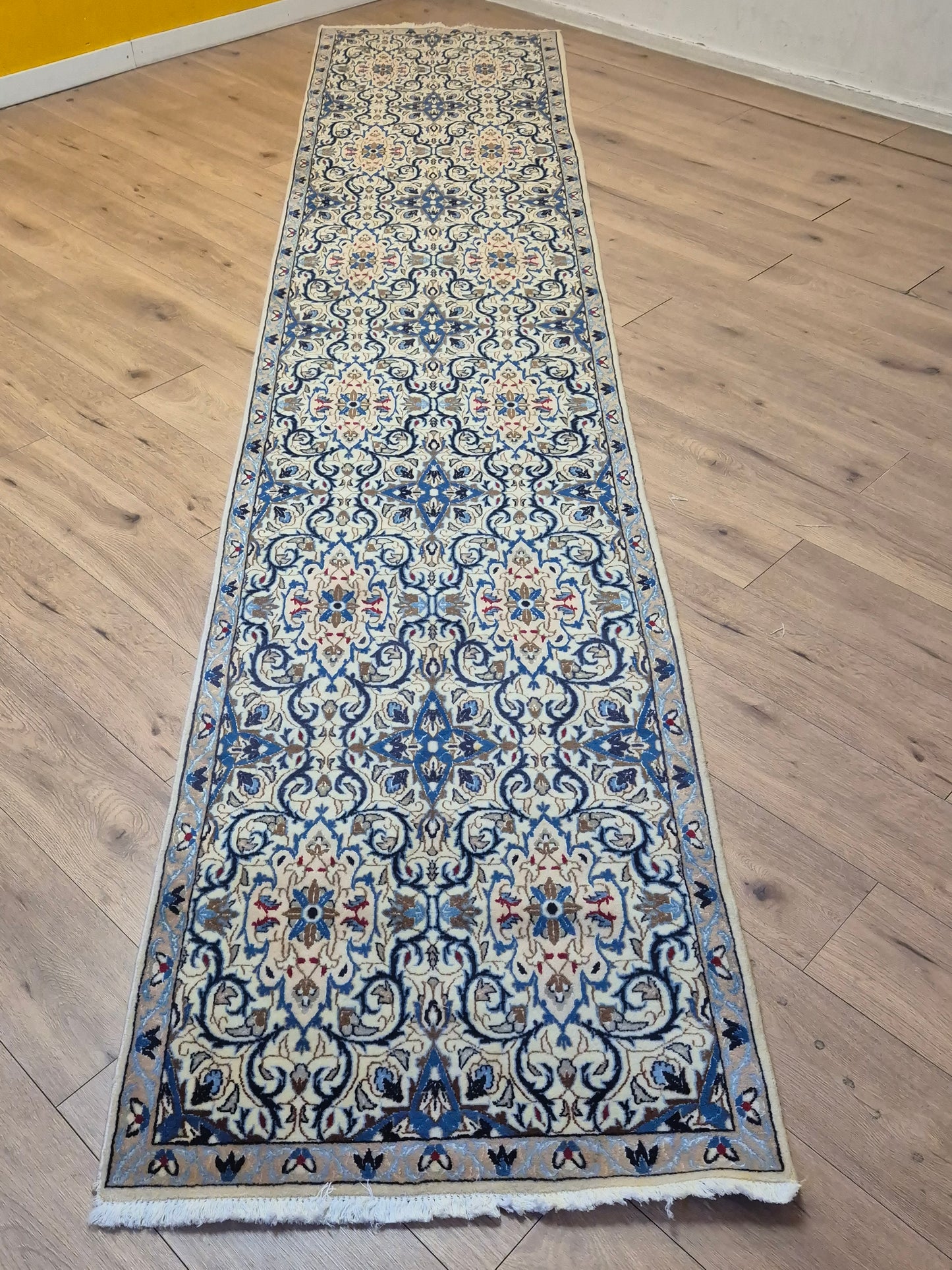 Nain Läufer – Korkwolle, Medaillon-Design, klassische Eleganz