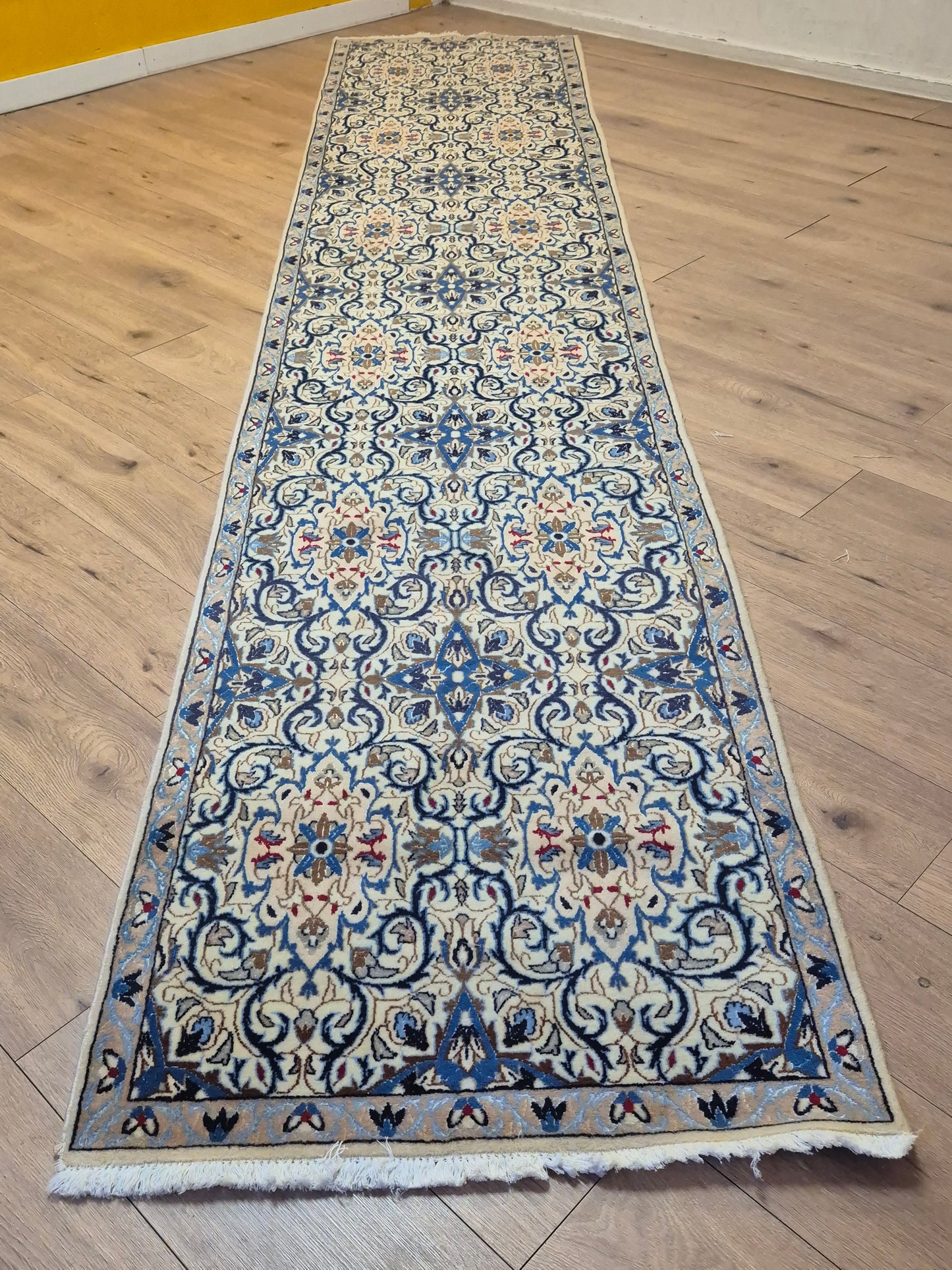 Nain Läufer – Korkwolle, Medaillon-Design, klassische Eleganz