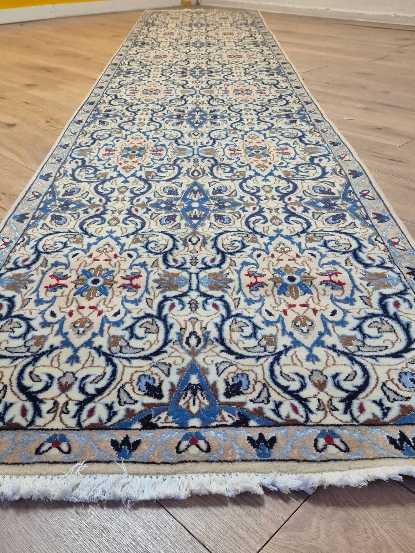 Nain Läufer – Korkwolle, Medaillon-Design, klassische Eleganz