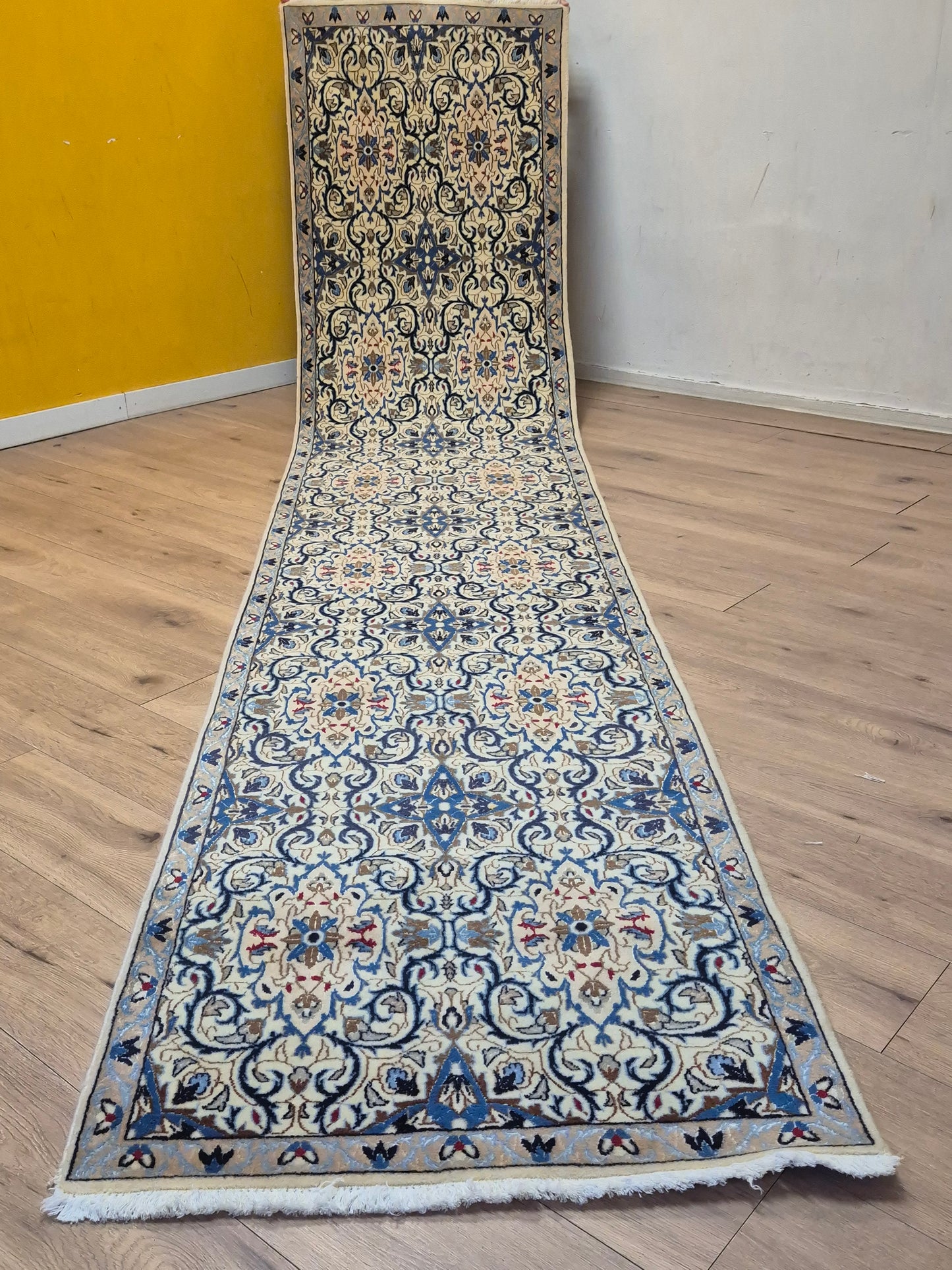 Nain Läufer – Korkwolle, Medaillon-Design, klassische Eleganz