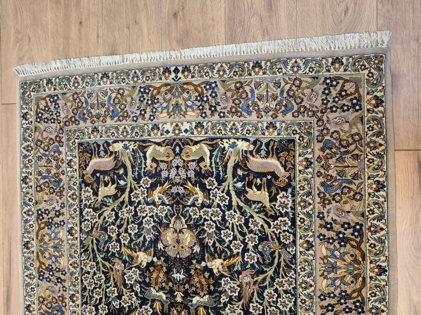 Isfahan Teppich – Korkwolle mit Seide, Jagdszene, feine Knüpfung