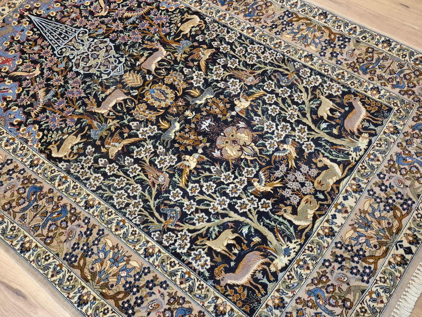 Isfahan Teppich – Korkwolle mit Seide, Jagdszene, feine Knüpfung