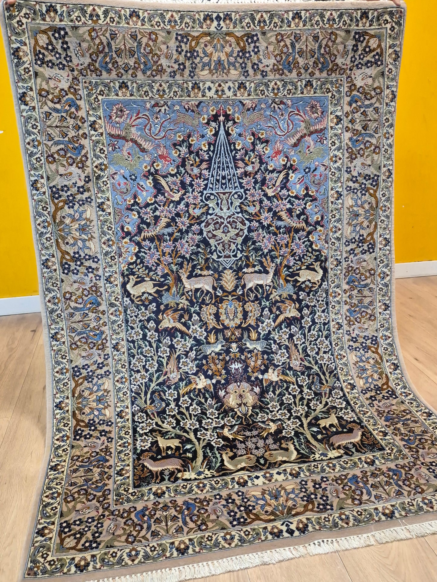 Isfahan Teppich – Korkwolle mit Seide, Jagdszene, feine Knüpfung