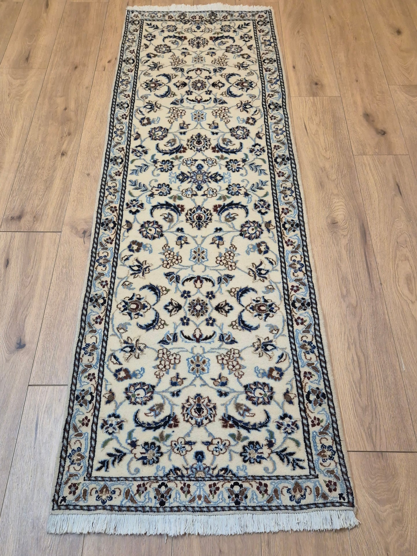 Nain Läufer – Korkwolle mit Seide, florales Design, helle Eleganz