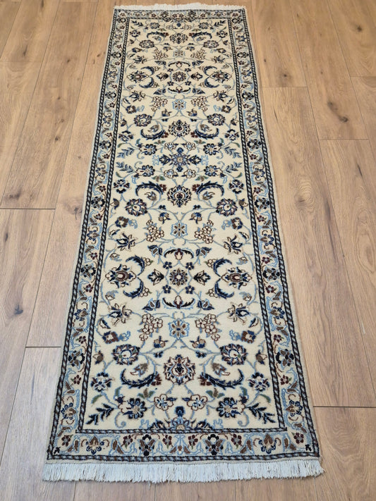 Nain Läufer – Korkwolle mit Seide, florales Design, helle Eleganz