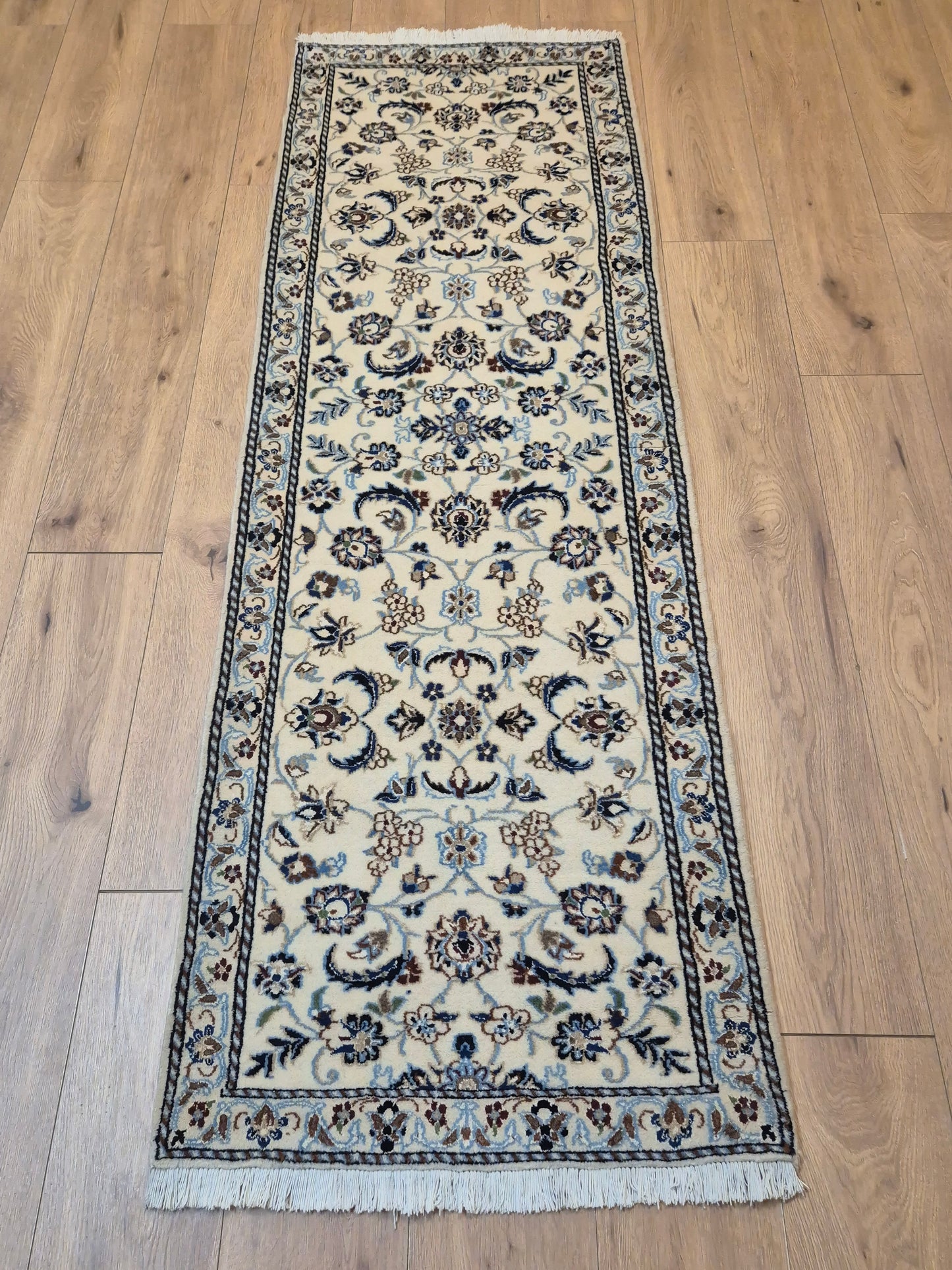 Nain Läufer – Korkwolle mit Seide, florales Design, helle Eleganz