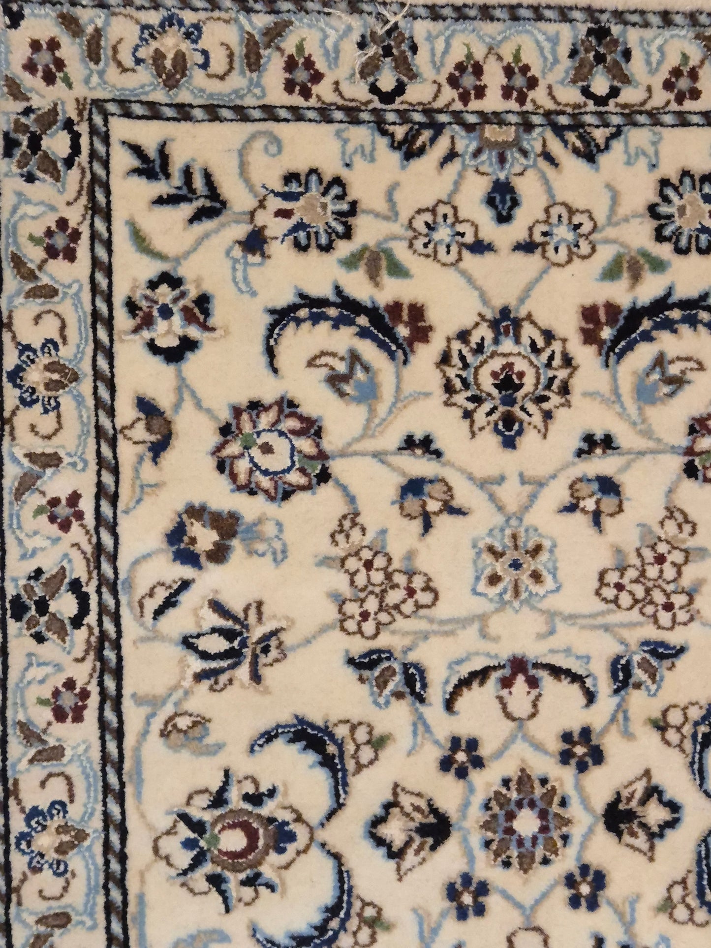 Nain Läufer – Korkwolle mit Seide, florales Design, helle Eleganz