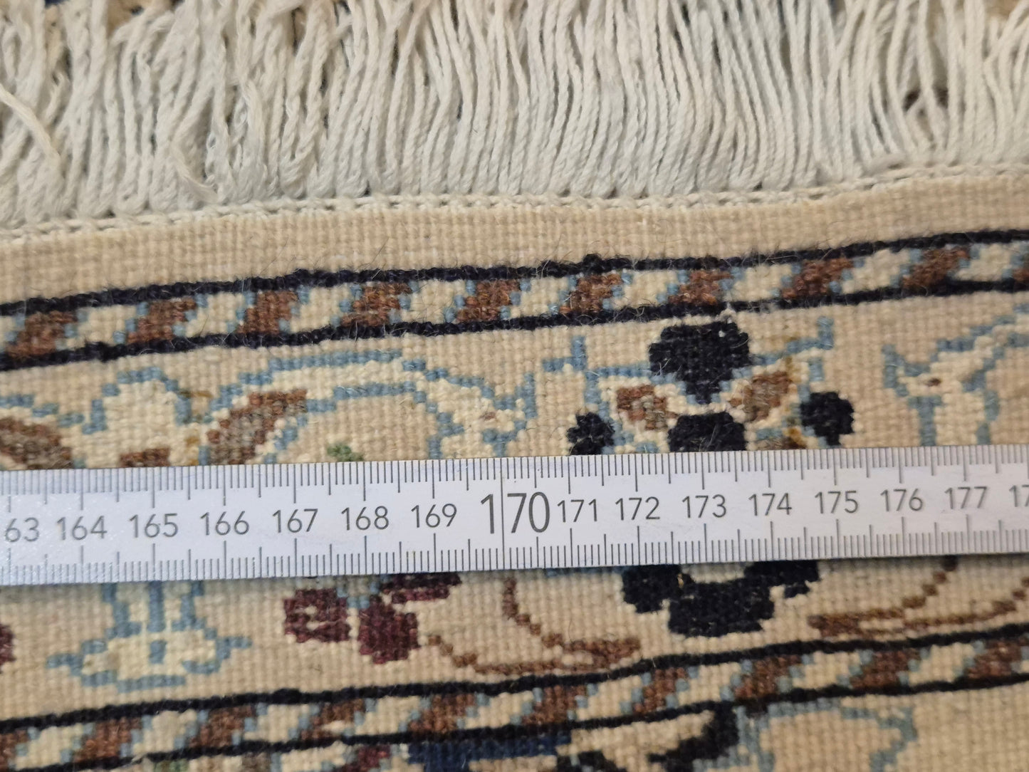 Nain Läufer – Korkwolle mit Seide, florales Design, helle Eleganz