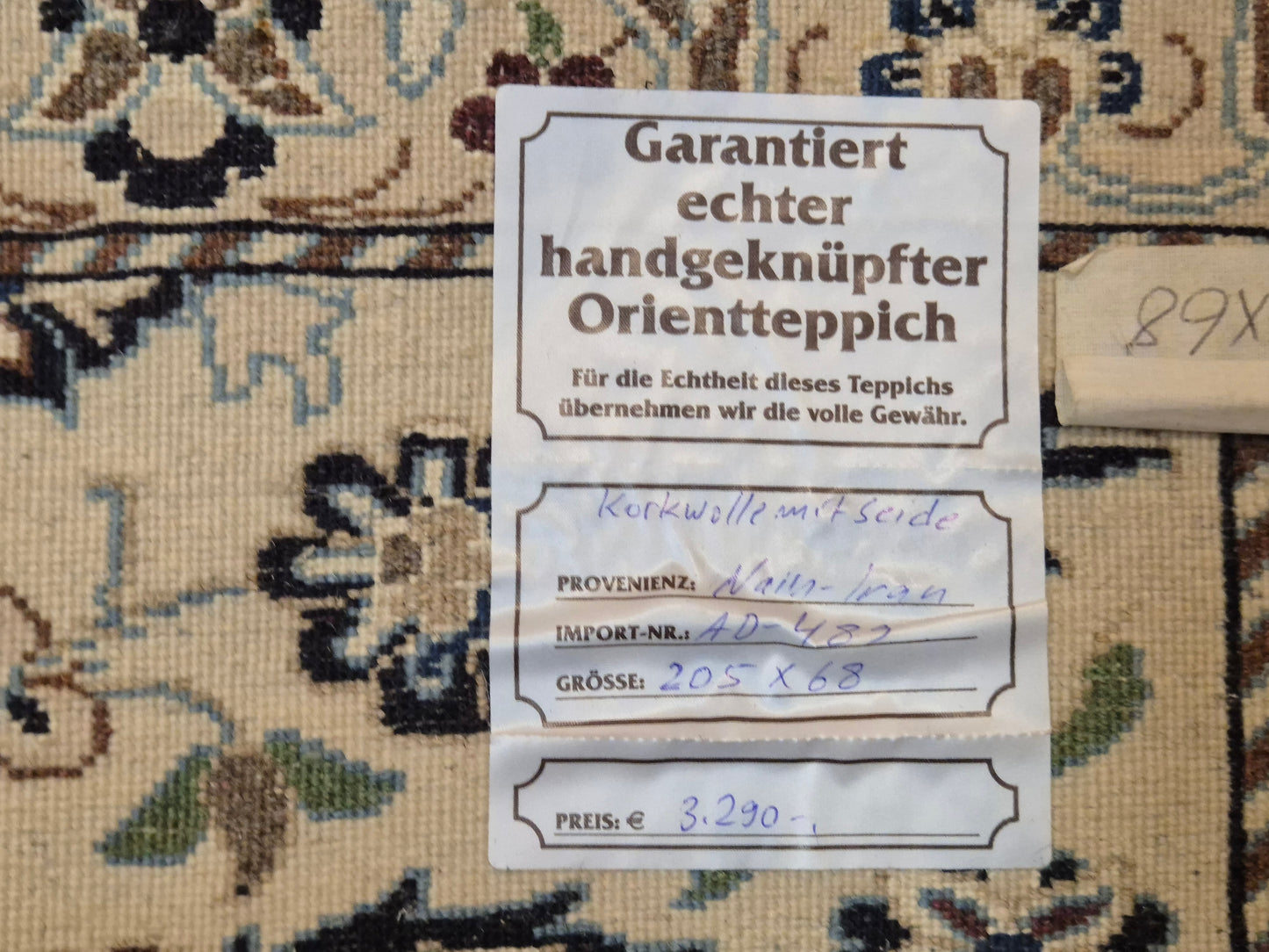 Nain Läufer – Korkwolle mit Seide, florales Design, helle Eleganz