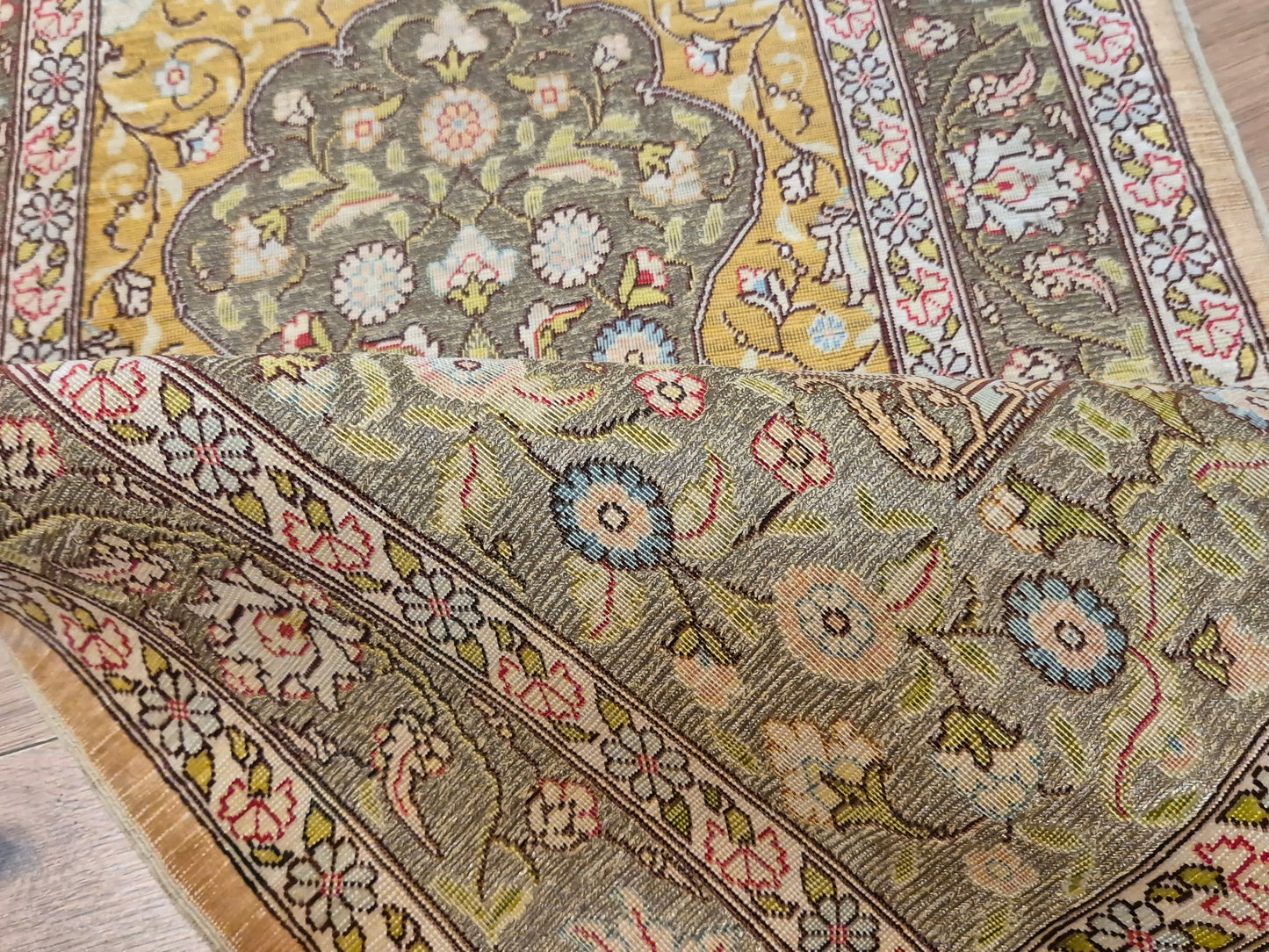 Hereke Teppich – reine Seide, signiert, feine Knüpfung