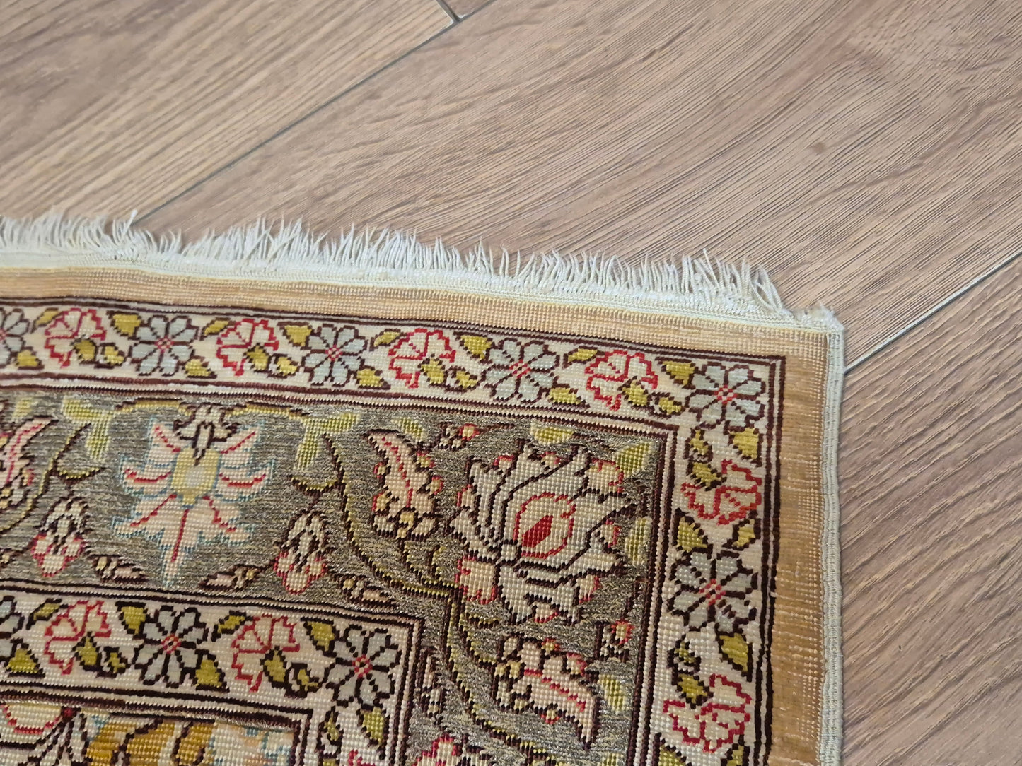 Hereke Teppich – reine Seide, signiert, feine Knüpfung