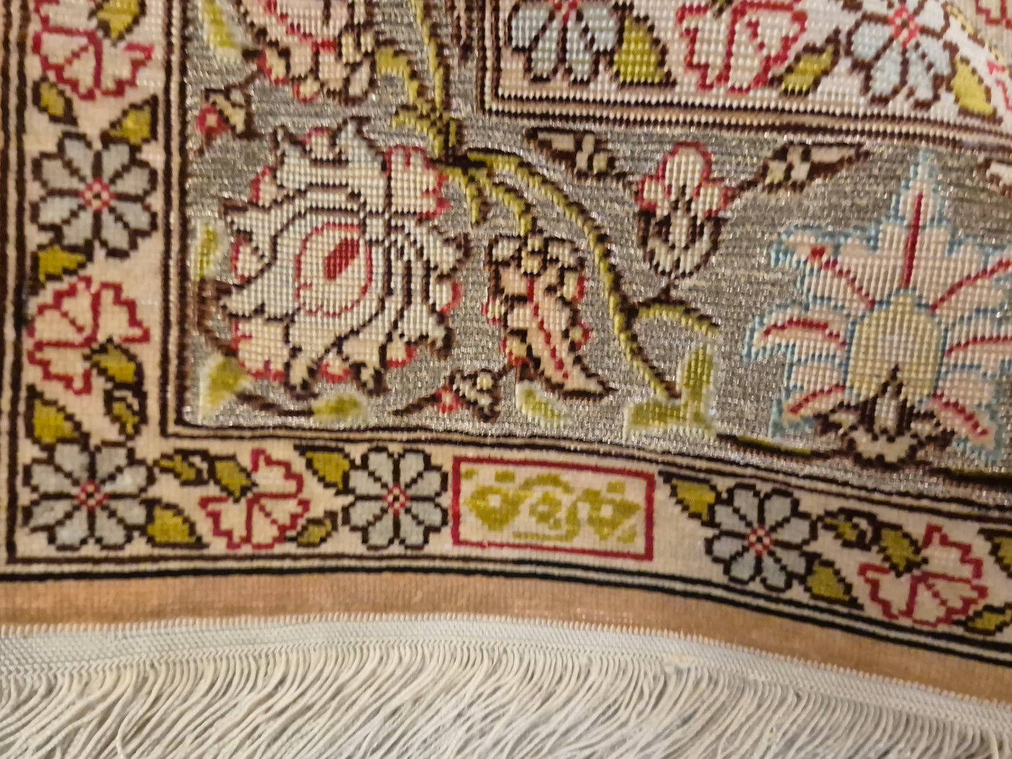 Hereke Teppich – reine Seide, signiert, feine Knüpfung