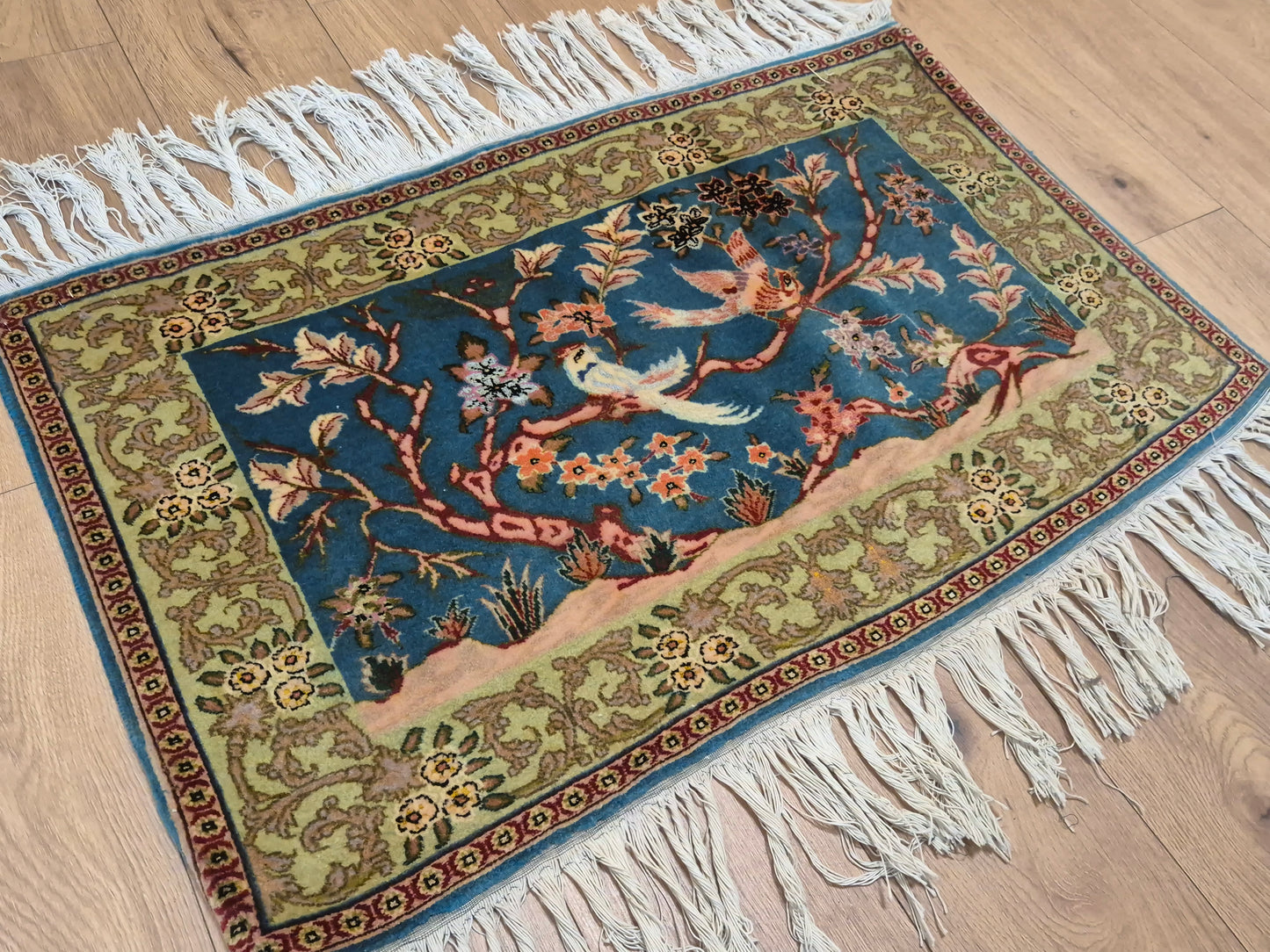 Täbriz Teppich Korkwolle Vogel-Motiv feine Handknüpfung