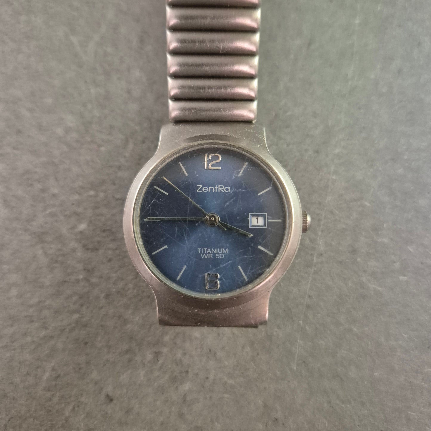 ZentRa Titan Herren Uhr – Klassisches Design mit Datumsanzeige