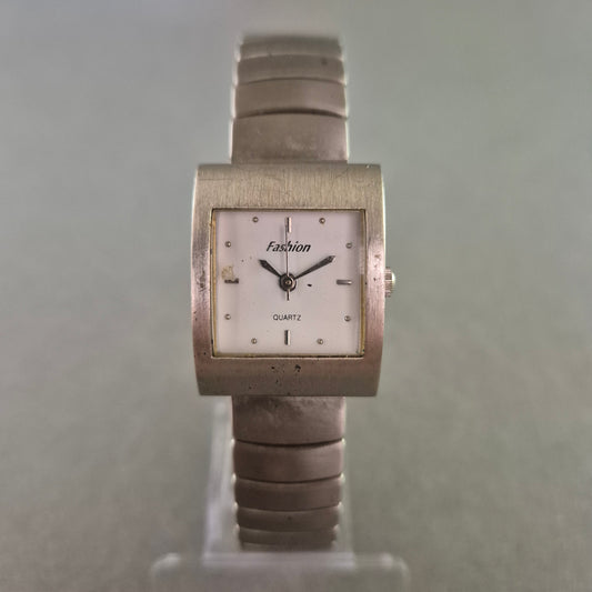 Fashion Damen Uhr – Elegantes Design mit eckigem Gehäuse