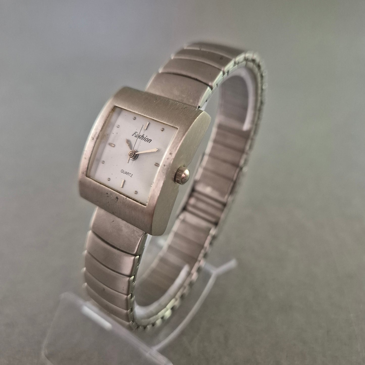 Fashion Damen Uhr – Elegantes Design mit eckigem Gehäuse