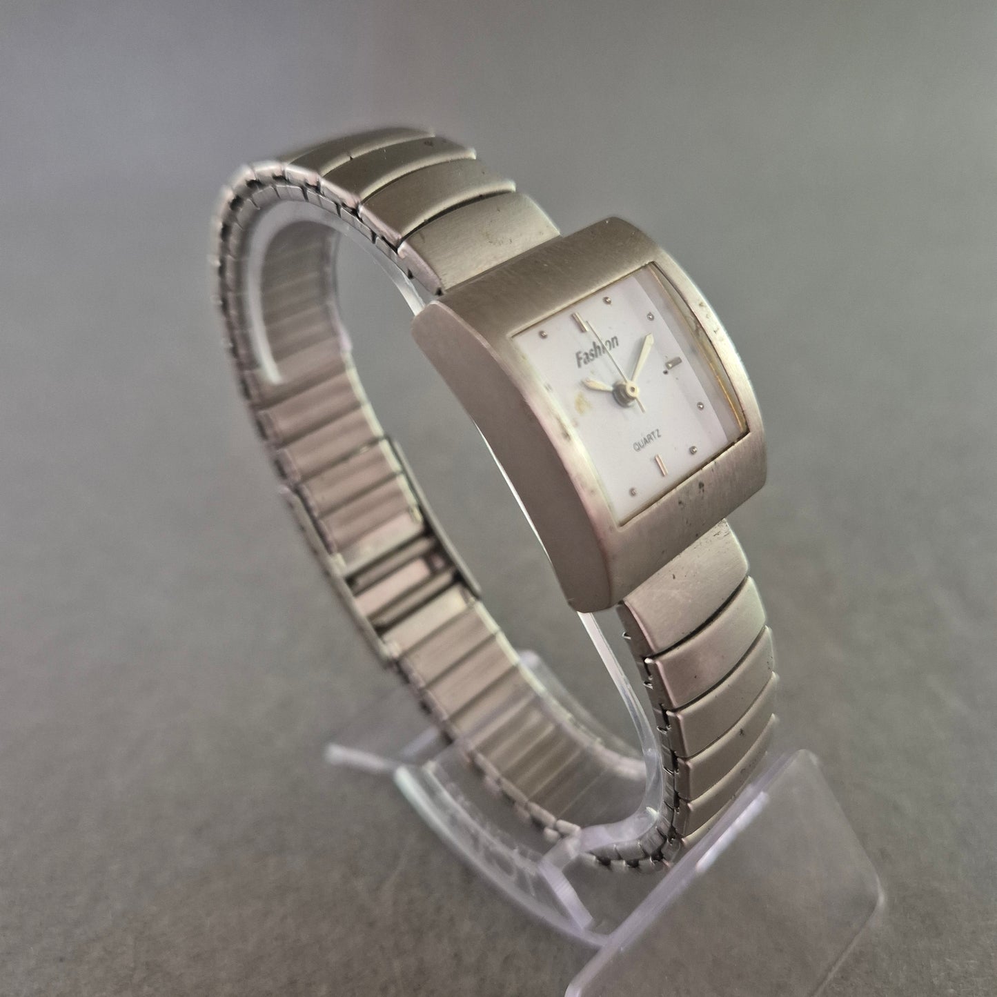 Fashion Damen Uhr – Elegantes Design mit eckigem Gehäuse