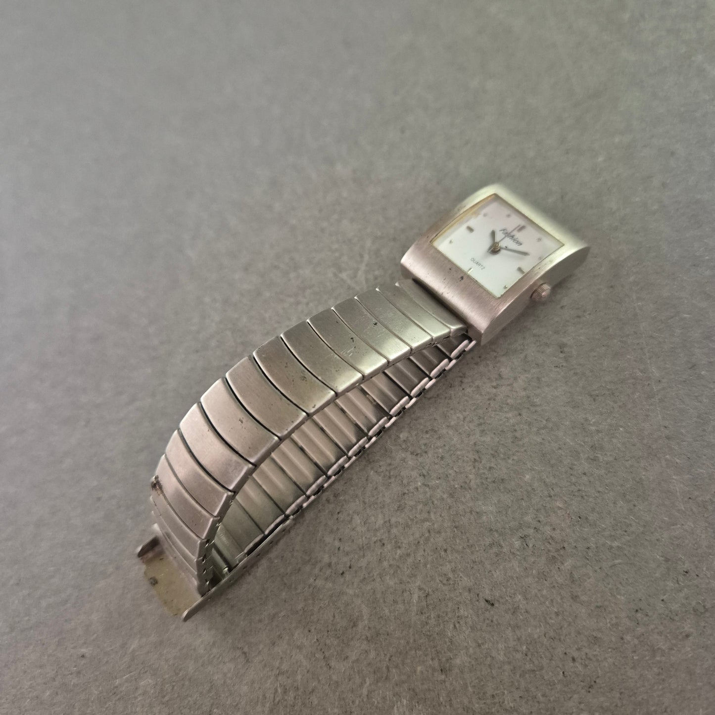 Fashion Damen Uhr – Elegantes Design mit eckigem Gehäuse