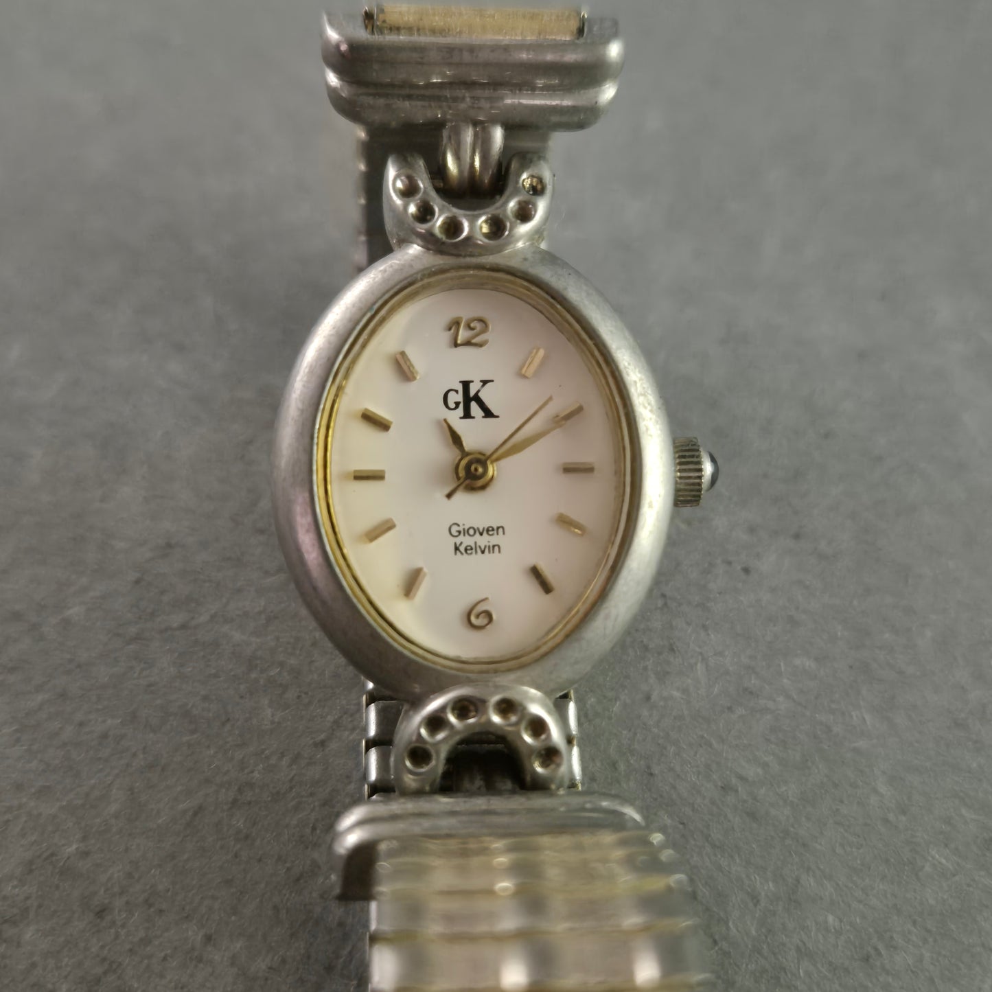 Gioven Kelvin Damen Uhr – Ovales Gehäuse mit Vintage-Charme