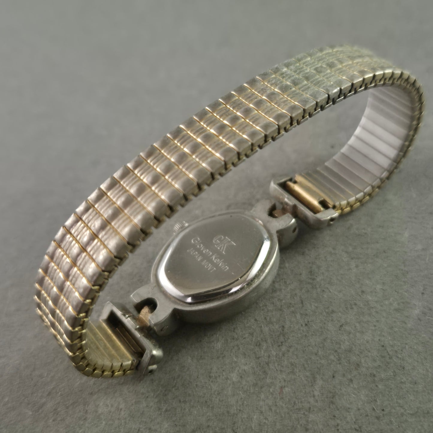 Gioven Kelvin Damen Uhr – Ovales Gehäuse mit Vintage-Charme