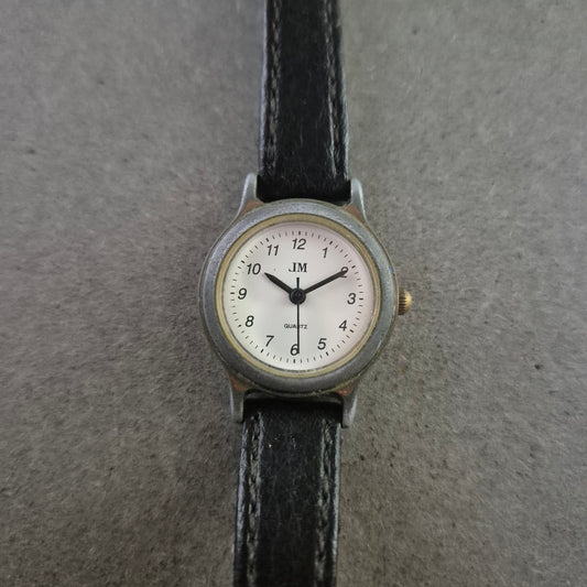 JM Damen Uhr – Klassisches Design mit schwarzem Lederarmband