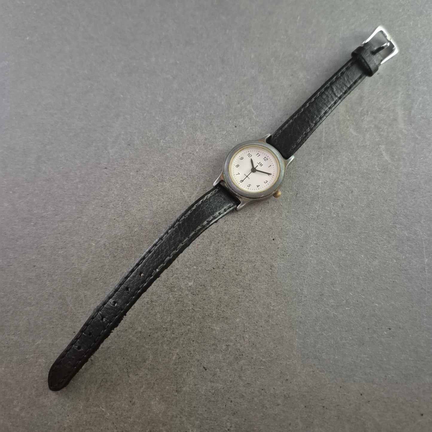 JM Damen Uhr – Klassisches Design mit schwarzem Lederarmband