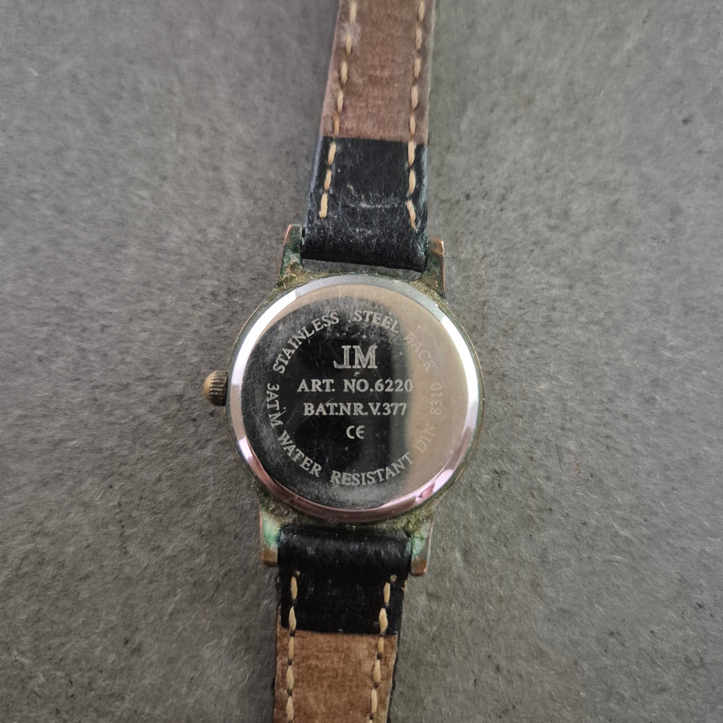 JM Damen Uhr – Klassisches Design mit schwarzem Lederarmband